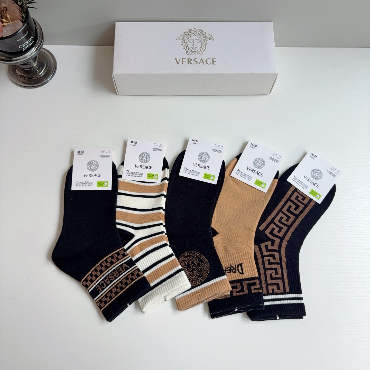 配包装【一盒五双】 VERSACE范思哲 欧美大牌纯棉中筒袜。🌟潮人必不能少的专柜代购品质长筒袜子 ，超级百搭款