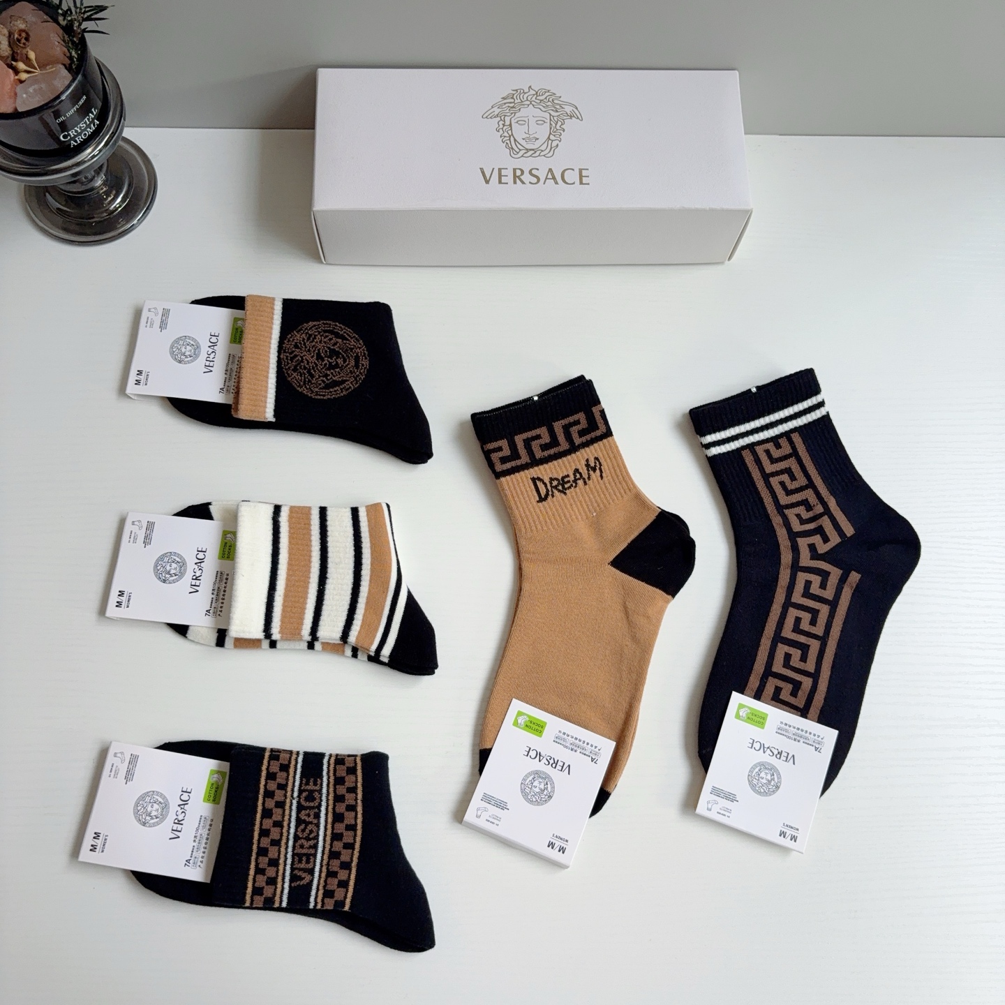 配包装【一盒五双】 VERSACE范思哲 欧美大牌纯棉中筒袜。🌟潮人必不能少的专柜代购品质长筒袜子 ，超级百搭款