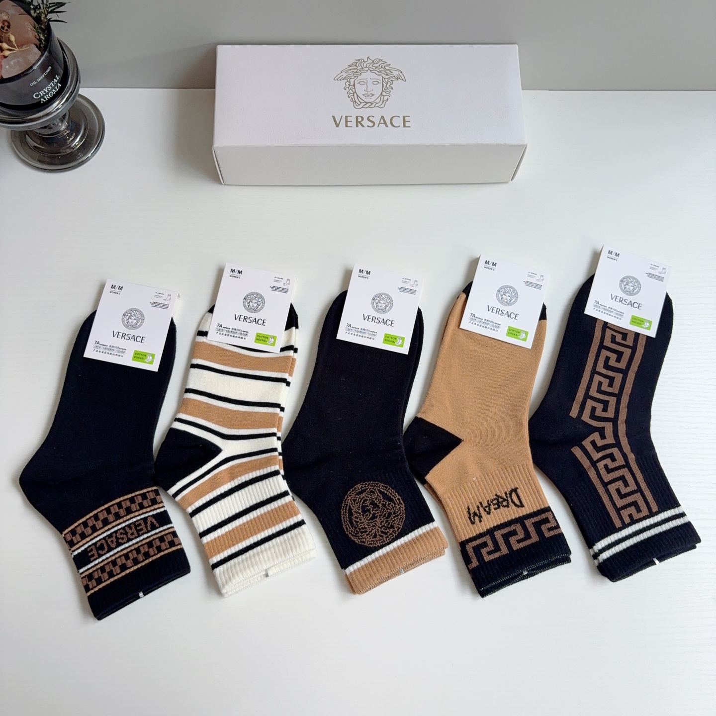 配包装【一盒五双】 VERSACE范思哲 欧美大牌纯棉中筒袜。🌟潮人必不能少的专柜代购品质长筒袜子 ，超级百搭款