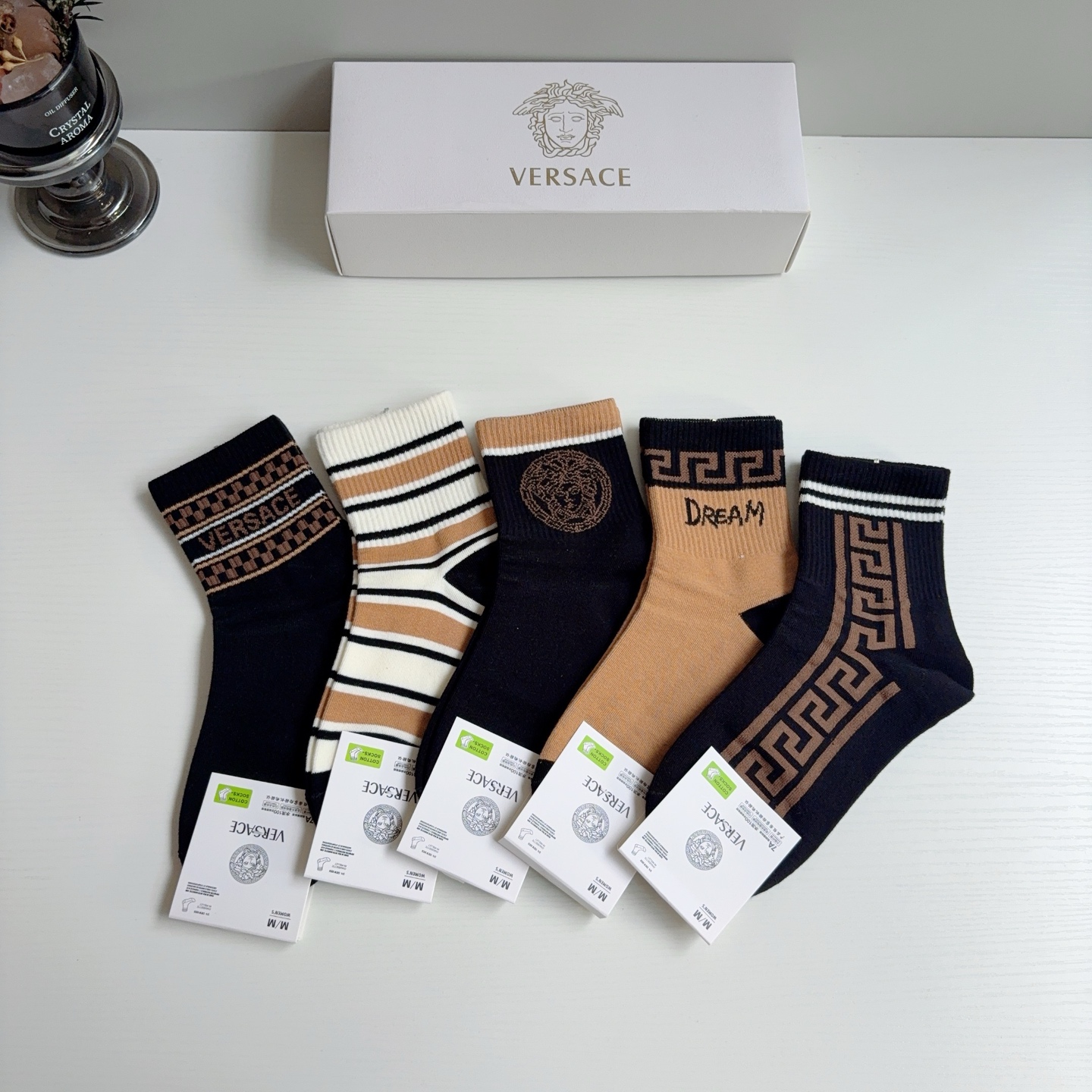 配包装【一盒五双】 VERSACE范思哲 欧美大牌纯棉中筒袜。🌟潮人必不能少的专柜代购品质长筒袜子 ，超级百搭款