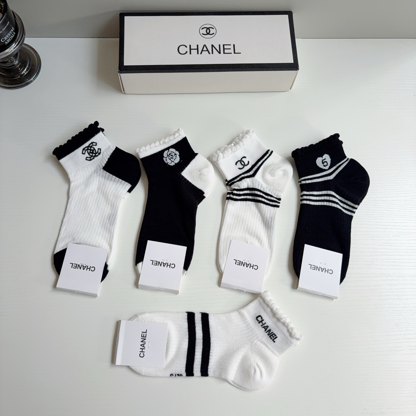 配包装【一盒5双】 CHANEL · 香奈儿 新款冰丝袜子 网红短筒袜子❗️ins明星网红推荐❗️轻薄柔软透气！   