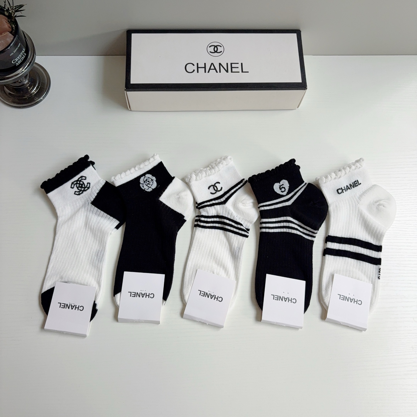 配包装【一盒5双】 CHANEL · 香奈儿 新款冰丝袜子 网红短筒袜子❗️ins明星网红推荐❗️轻薄柔软透气！   