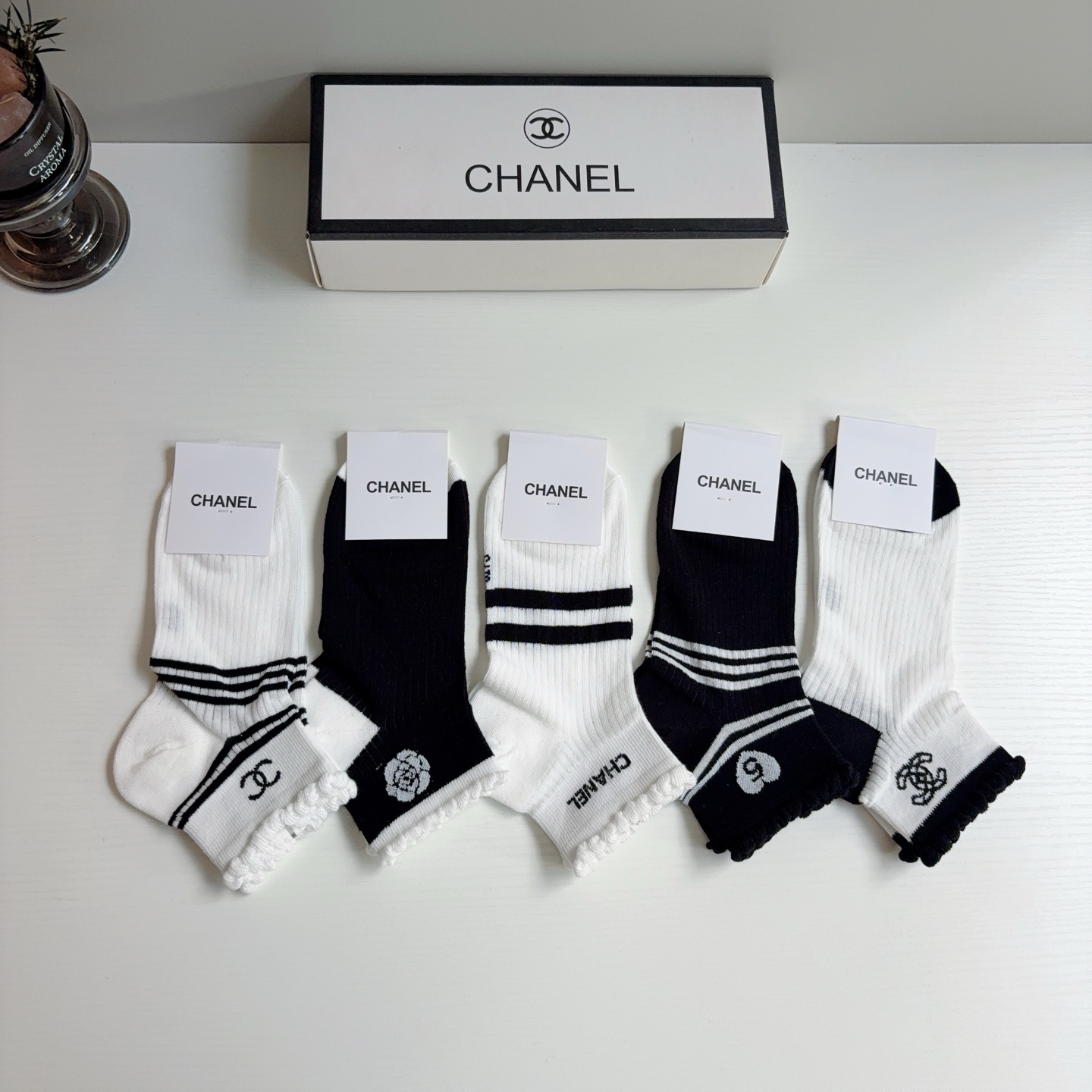 配包装【一盒5双】 CHANEL · 香奈儿 新款冰丝袜子 网红短筒袜子❗️ins明星网红推荐❗️轻薄柔软透气！   