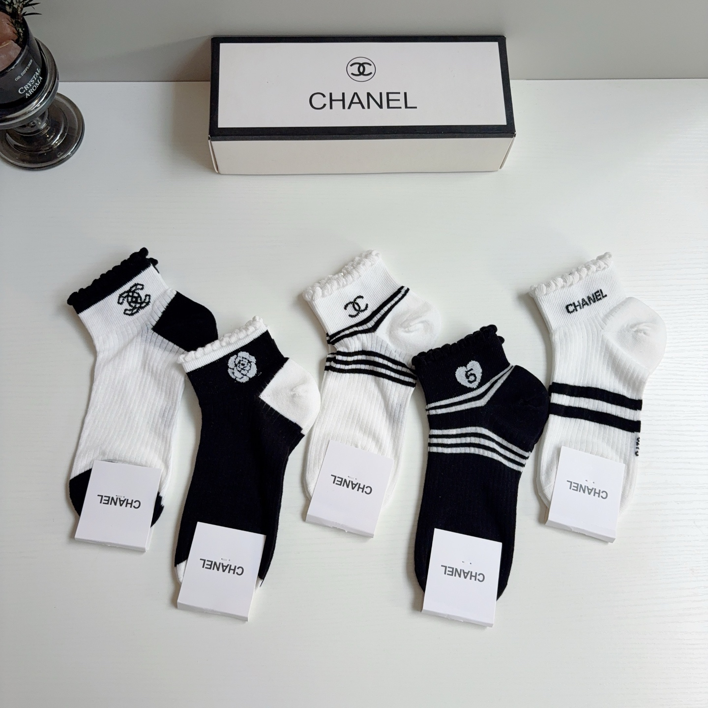 配包装【一盒5双】 CHANEL · 香奈儿 新款冰丝袜子 网红短筒袜子❗️ins明星网红推荐❗️轻薄柔软透气！   
