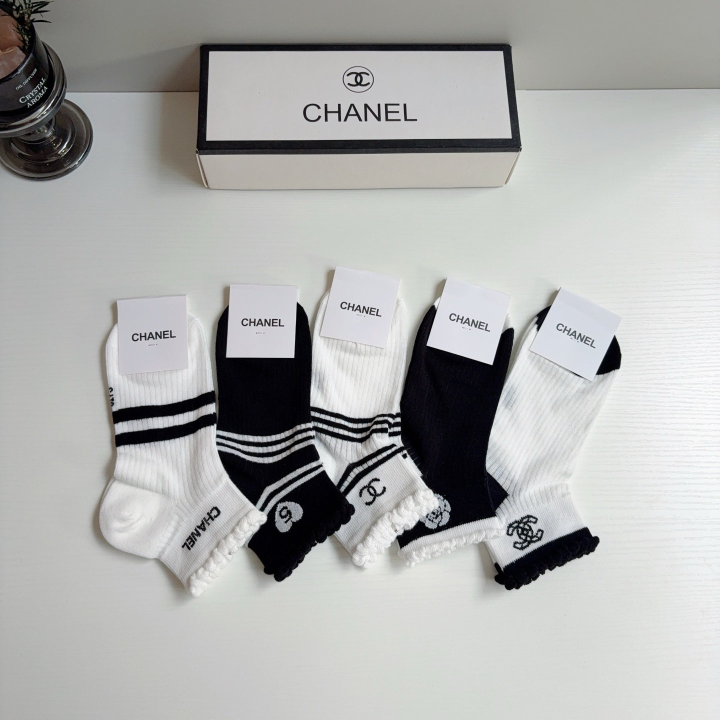 配包装【一盒5双】 CHANEL · 香奈儿 新款冰丝袜子 网红短筒袜子❗️ins明星网红推荐❗️轻薄柔软透气！   