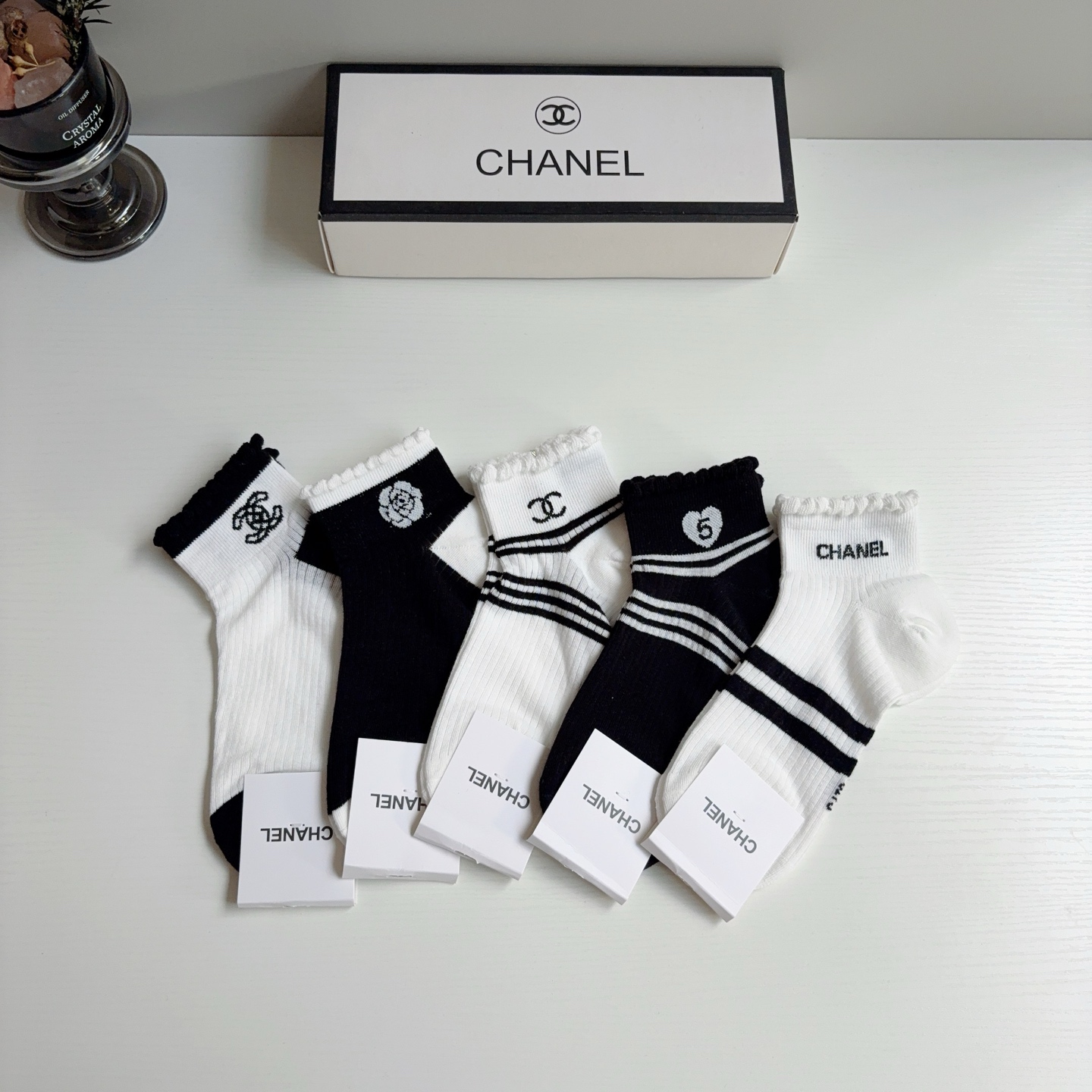 配包装【一盒5双】 CHANEL · 香奈儿 新款冰丝袜子 网红短筒袜子❗️ins明星网红推荐❗️轻薄柔软透气！   