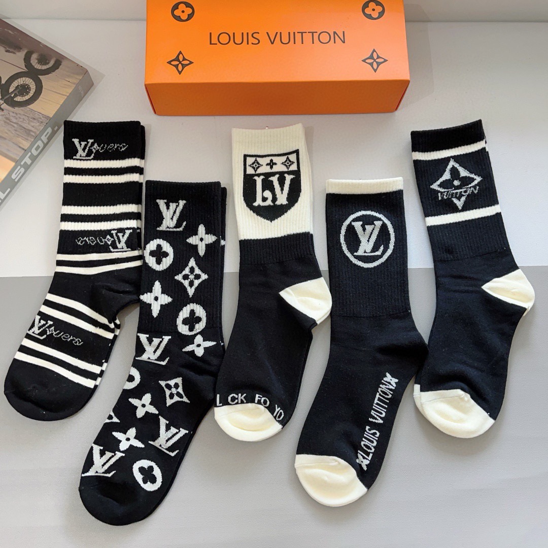 配包装（一盒5双）  🌟 LV 路易威登 超火经典字母logo长筒袜，个性时尚百搭款，你值得拥有哦💗精梳棉面料，超柔软材