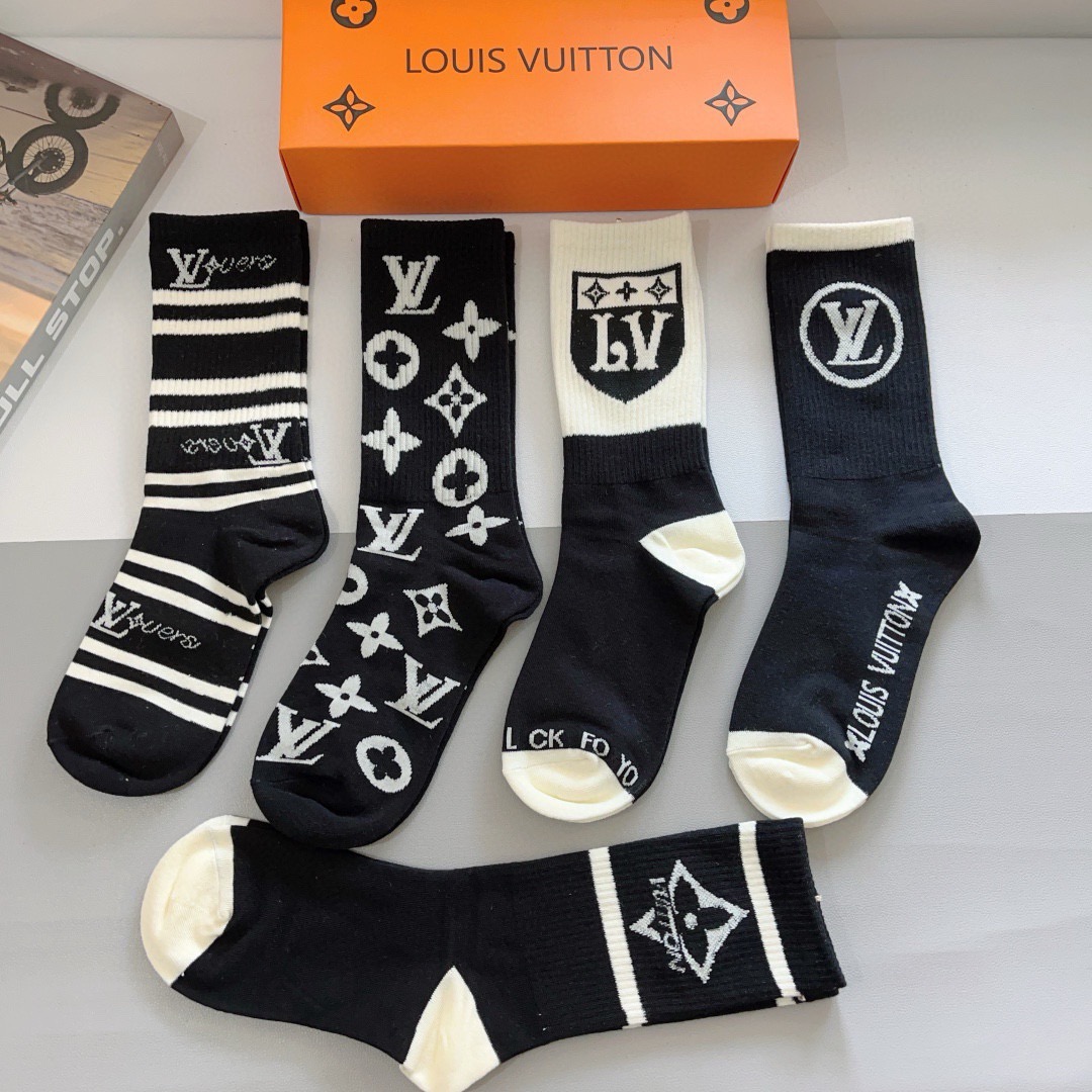 配包装（一盒5双）  🌟 LV 路易威登 超火经典字母logo长筒袜，个性时尚百搭款，你值得拥有哦💗精梳棉面料，超柔软材