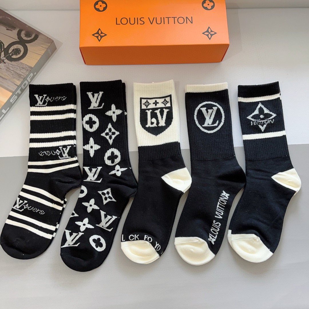 配包装（一盒5双）  🌟 LV 路易威登 超火经典字母logo长筒袜，个性时尚百搭款，你值得拥有哦💗精梳棉面料，超柔软材