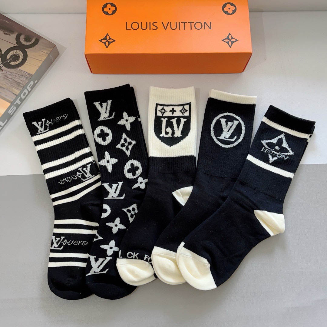 配包装（一盒5双）  🌟 LV 路易威登 超火经典字母logo长筒袜，个性时尚百搭款，你值得拥有哦💗精梳棉面料，超柔软材