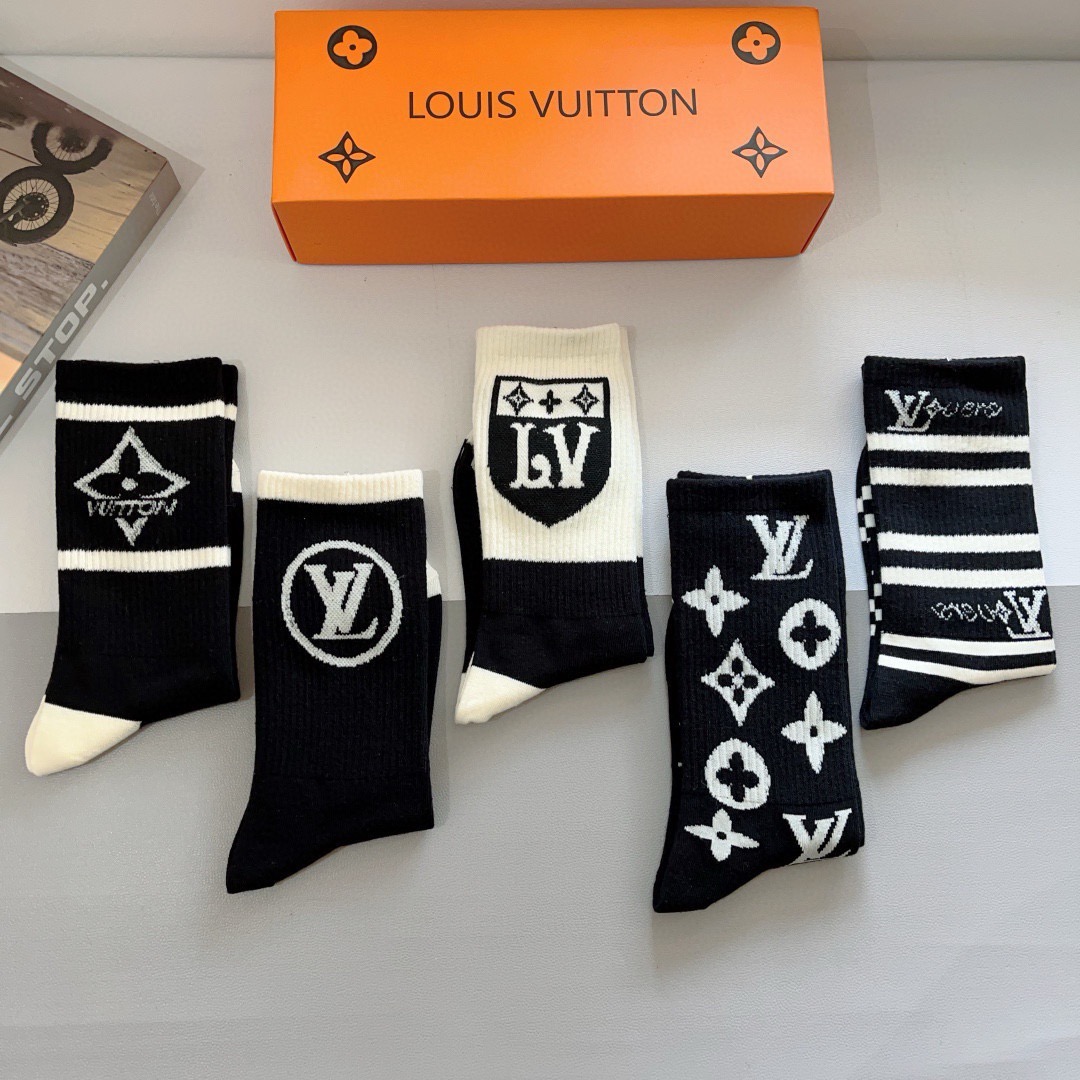 配包装（一盒5双）  🌟 LV 路易威登 超火经典字母logo长筒袜，个性时尚百搭款，你值得拥有哦💗精梳棉面料，超柔软材