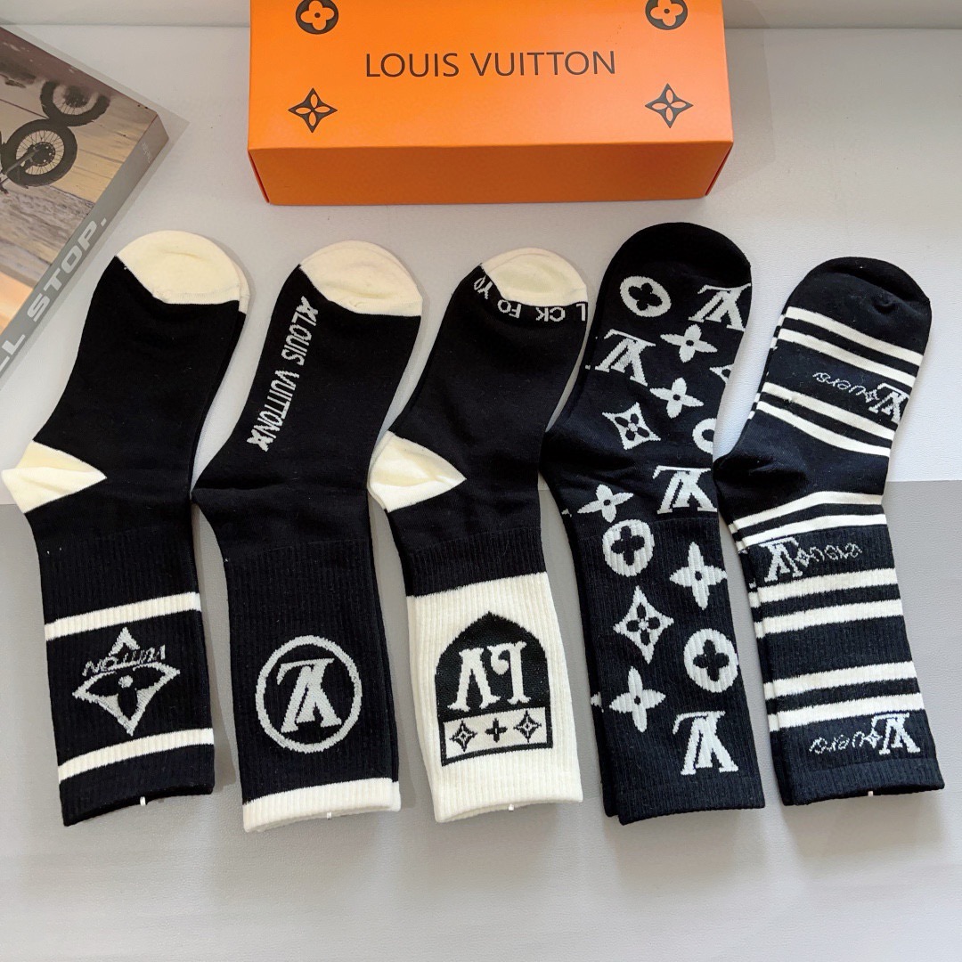 配包装（一盒5双）  🌟 LV 路易威登 超火经典字母logo长筒袜，个性时尚百搭款，你值得拥有哦💗精梳棉面料，超柔软材