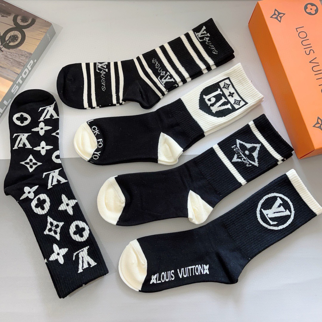 配包装（一盒5双）  🌟 LV 路易威登 超火经典字母logo长筒袜，个性时尚百搭款，你值得拥有哦💗精梳棉面料，超柔软材