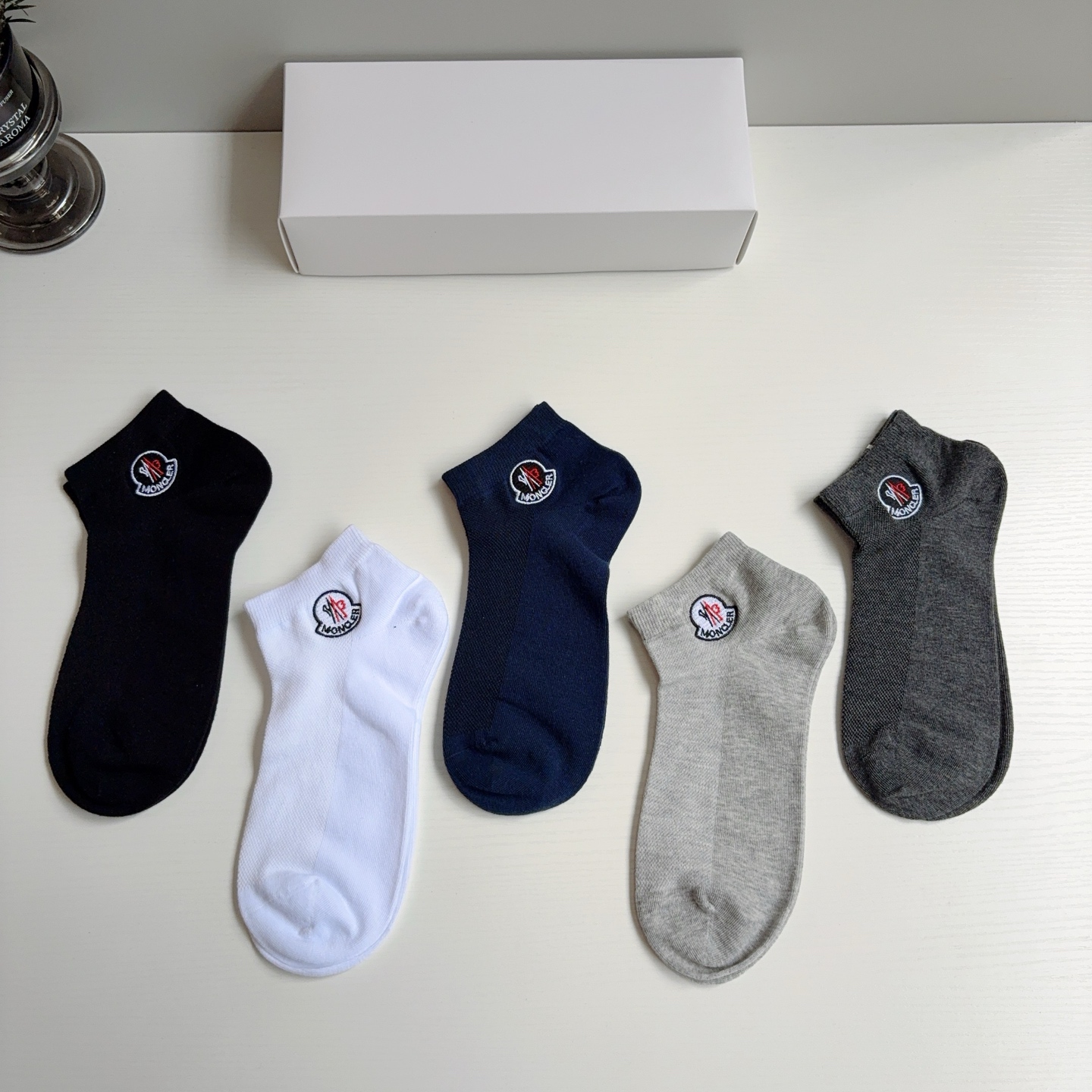 配包装【一盒5双】 MONCLER 蒙口 高版本刺绣短款袜子。潮人必不可少的时尚专柜代购袜子 ，超好搭配