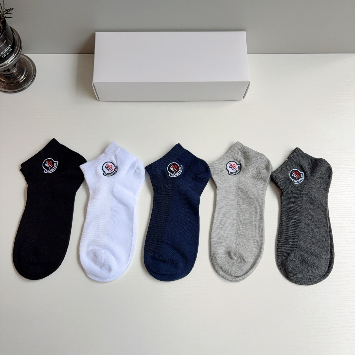 配包装【一盒5双】 MONCLER 蒙口 高版本刺绣短款袜子。潮人必不可少的时尚专柜代购袜子 ，超好搭配