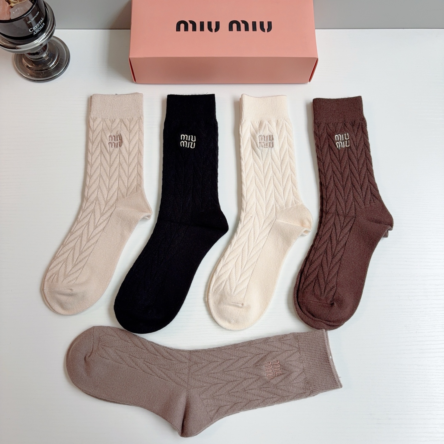 配包装  （一盒5双） MiuMiu（缪缪）新款羊绒刺绣中长款堆堆袜袜子！专柜同步长筒款袜子，💛大牌出街，潮人必备。超好