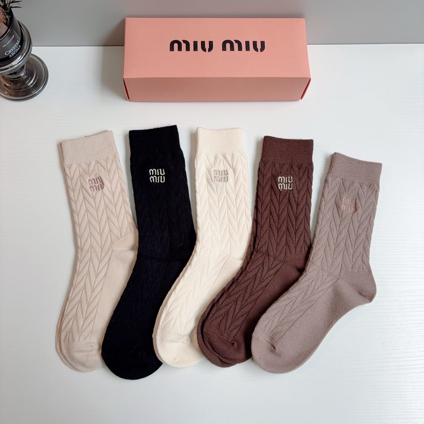 配包装  （一盒5双） MiuMiu（缪缪）新款羊绒刺绣中长款堆堆袜袜子！专柜同步长筒款袜子，💛大牌出街，潮人必备。超好