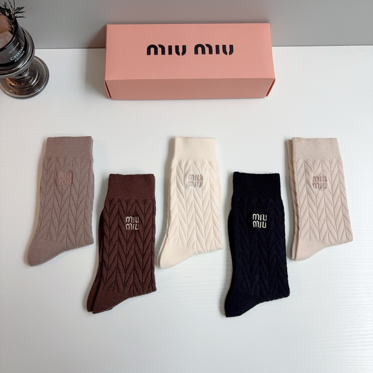 配包装  （一盒5双） MiuMiu（缪缪）新款羊绒刺绣中长款堆堆袜袜子！专柜同步长筒款袜子，💛大牌出街，潮人必备。超好
