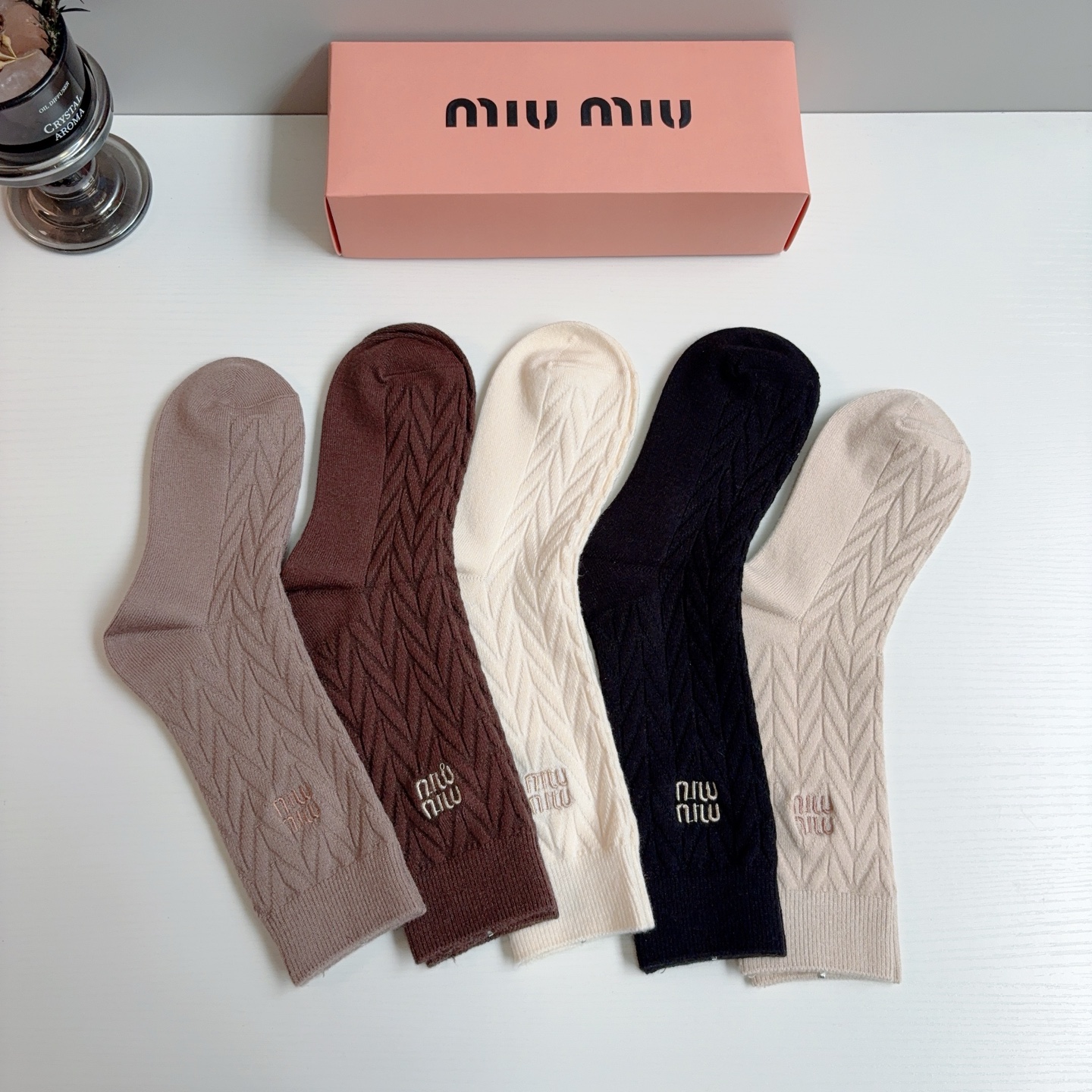 配包装  （一盒5双） MiuMiu（缪缪）新款羊绒刺绣中长款堆堆袜袜子！专柜同步长筒款袜子，💛大牌出街，潮人必备。超好