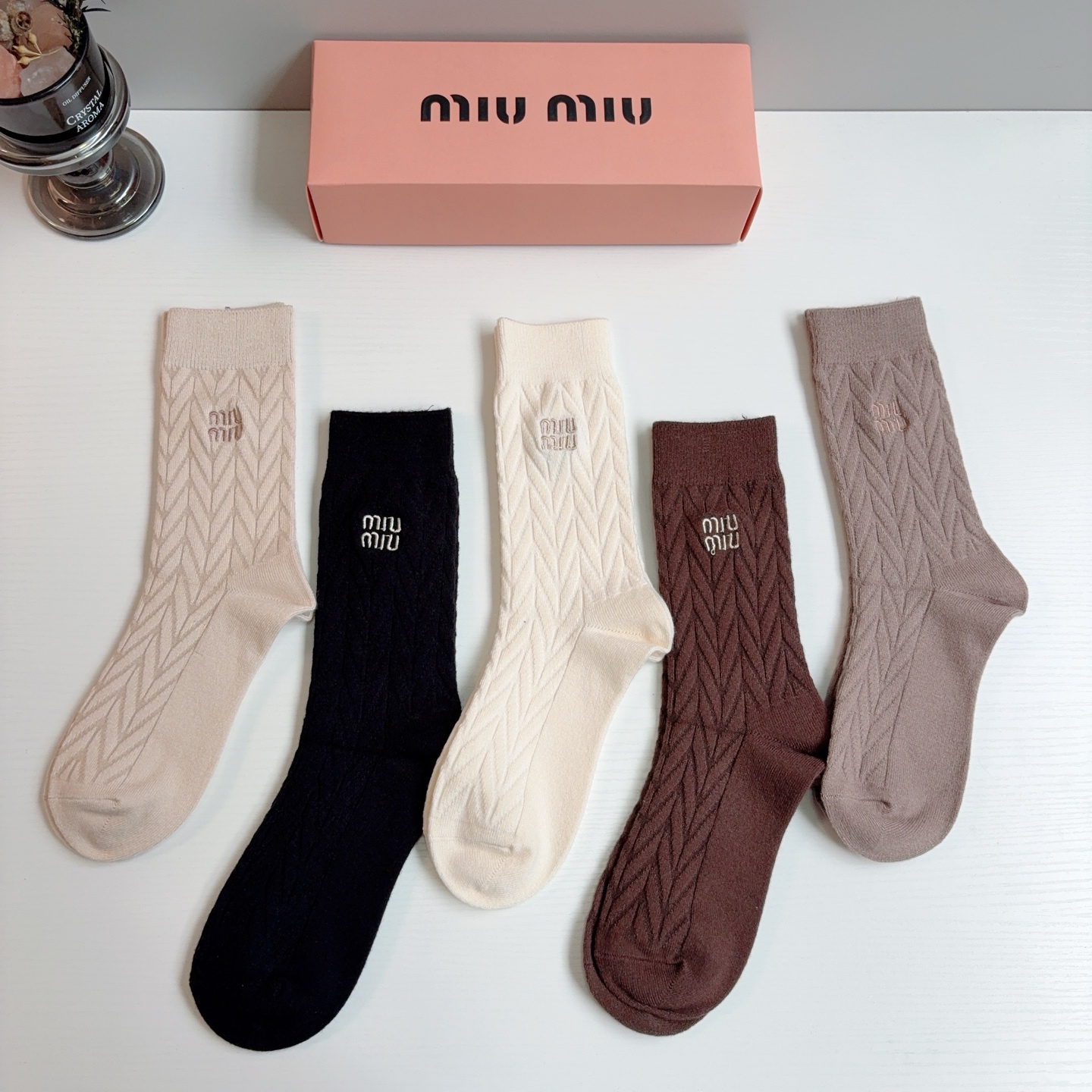 配包装  （一盒5双） MiuMiu（缪缪）新款羊绒刺绣中长款堆堆袜袜子！专柜同步长筒款袜子，💛大牌出街，潮人必备。超好