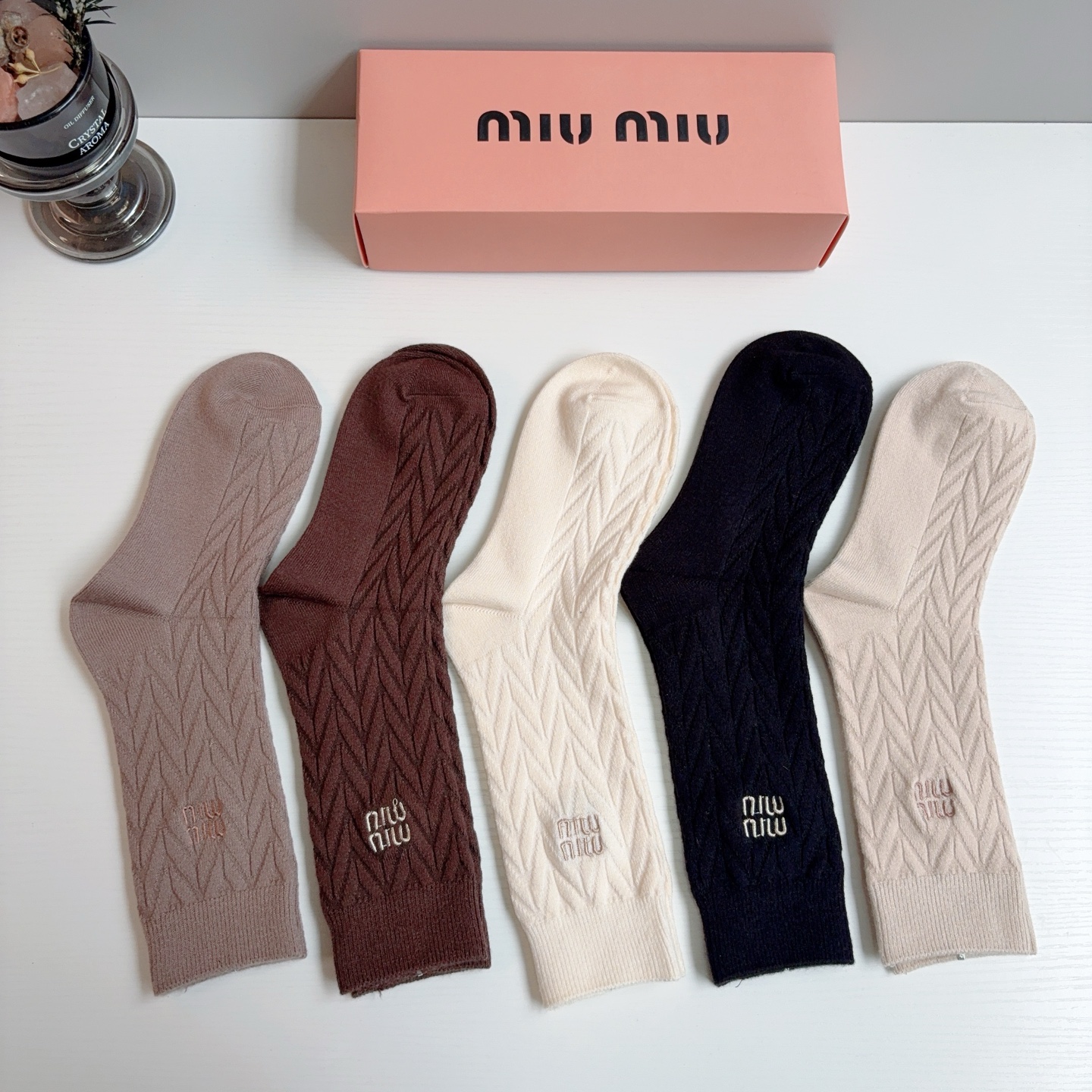 配包装  （一盒5双） MiuMiu（缪缪）新款羊绒刺绣中长款堆堆袜袜子！专柜同步长筒款袜子，💛大牌出街，潮人必备。超好