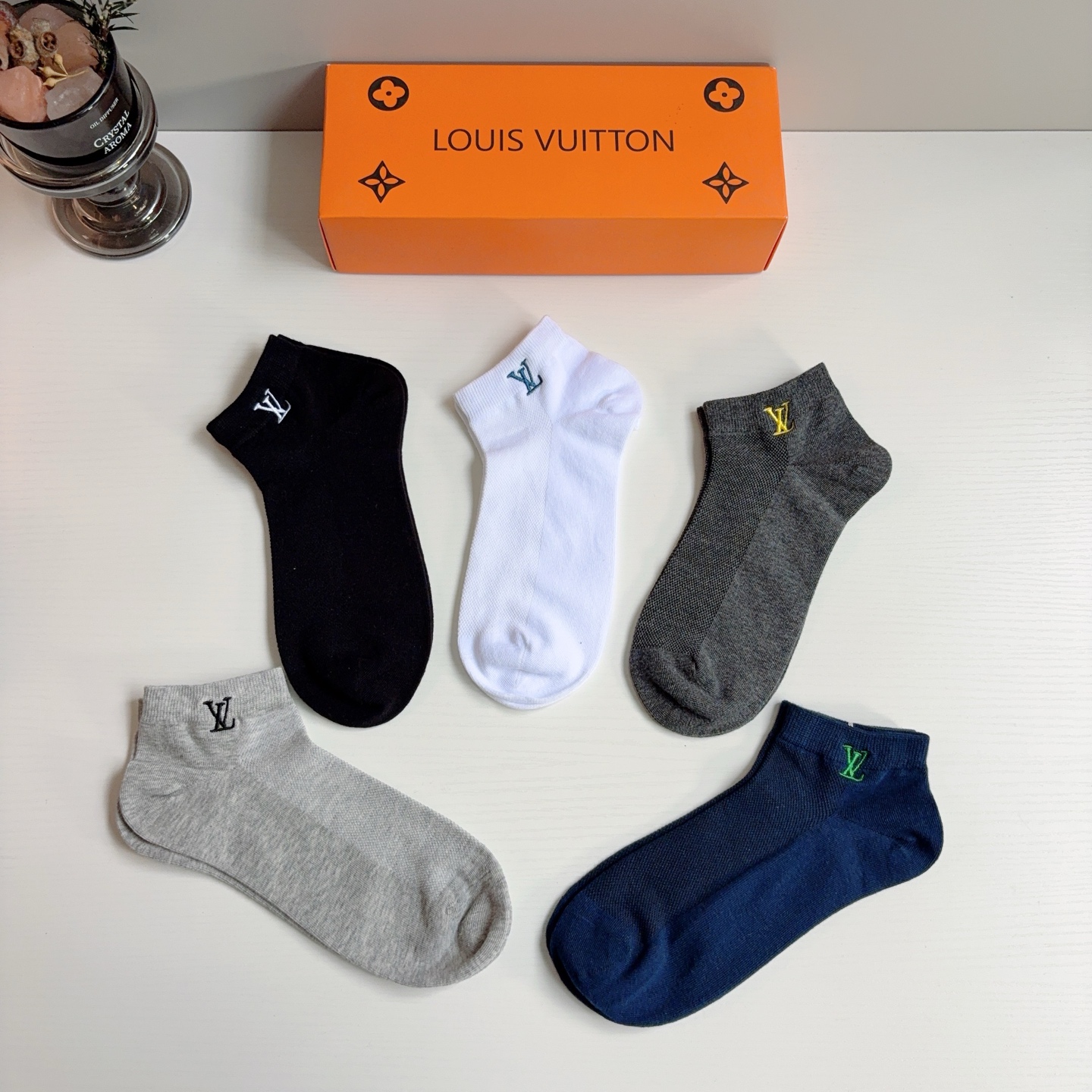 配包装【一盒5双】 LV 路易威登 高版本刺绣短款袜子。潮人必不可少的时尚专柜代购袜子 ，超好搭配