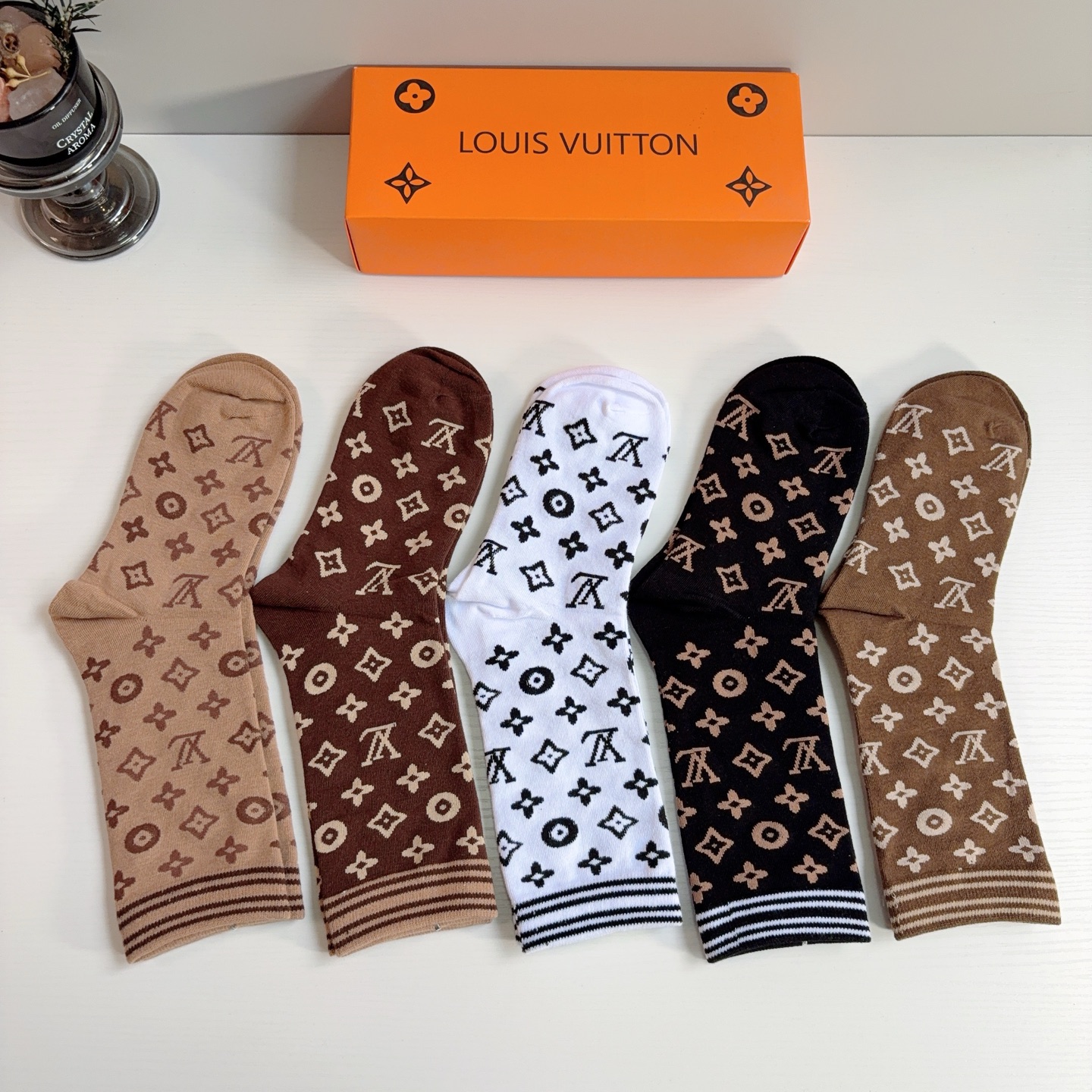 配包装（一盒5双）  🌟 LV 路易威登 超火爆小单品长筒袜子 经典字母logo袜子，个性时尚百搭款，你值得拥有哦💗