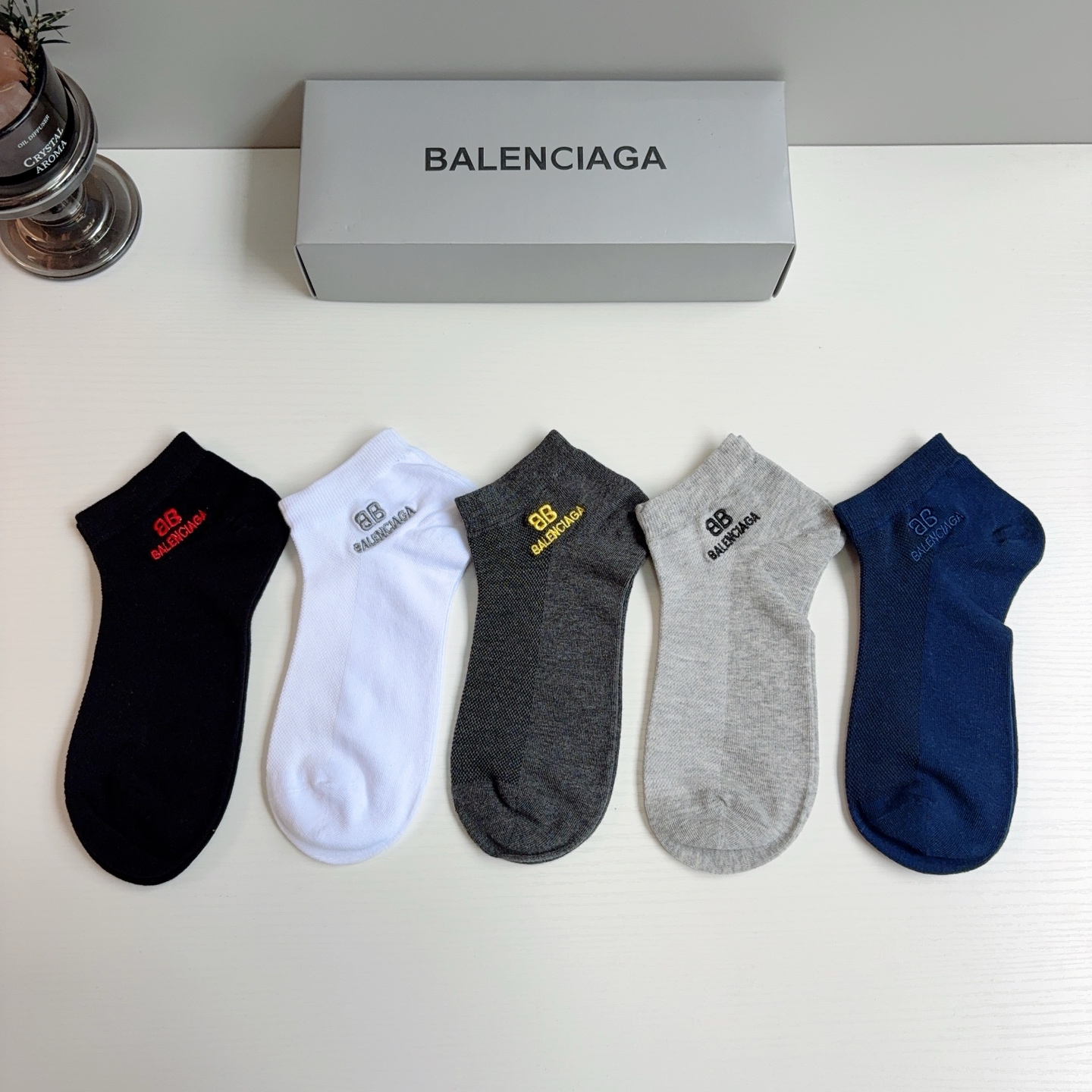 配包装【一盒5双】 BALENCIAGA 巴黎世家 新款刺绣短筒袜子。潮人必不可少的时尚专柜代购袜子 ，超级时尚潮流百搭