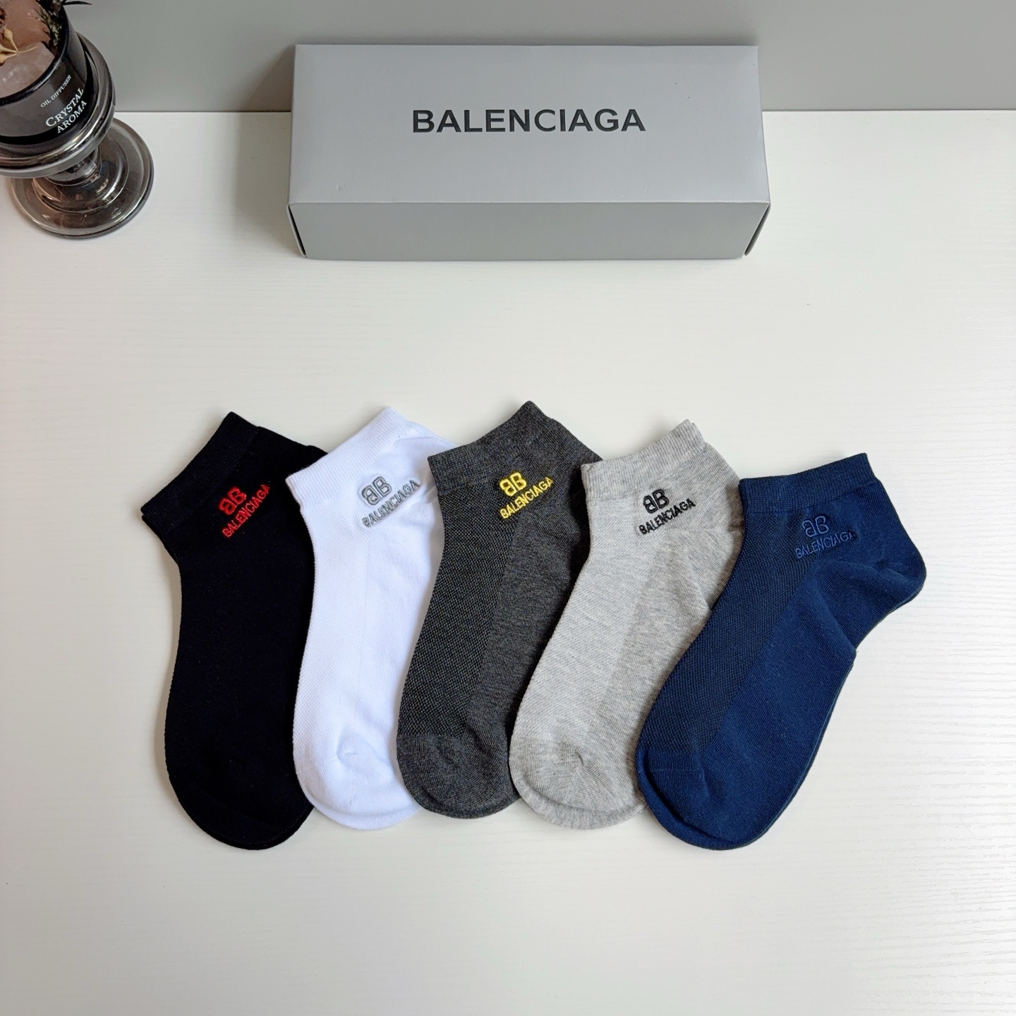 配包装【一盒5双】 BALENCIAGA 巴黎世家 新款刺绣短筒袜子。潮人必不可少的时尚专柜代购袜子 ，超级时尚潮流百搭