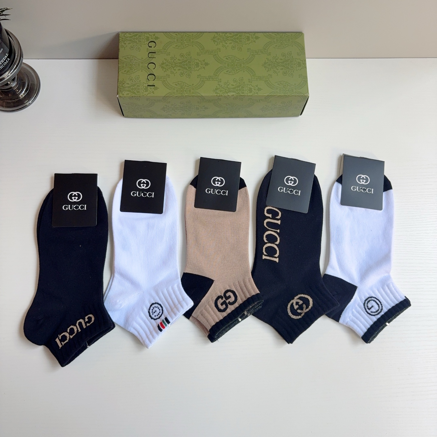 配包装（一盒5双）  Gucci 古奇 新款中筒男女通用袜，纯棉面料，潮人必备 ，爆款经典双G，个性时尚百搭款，你值得拥
