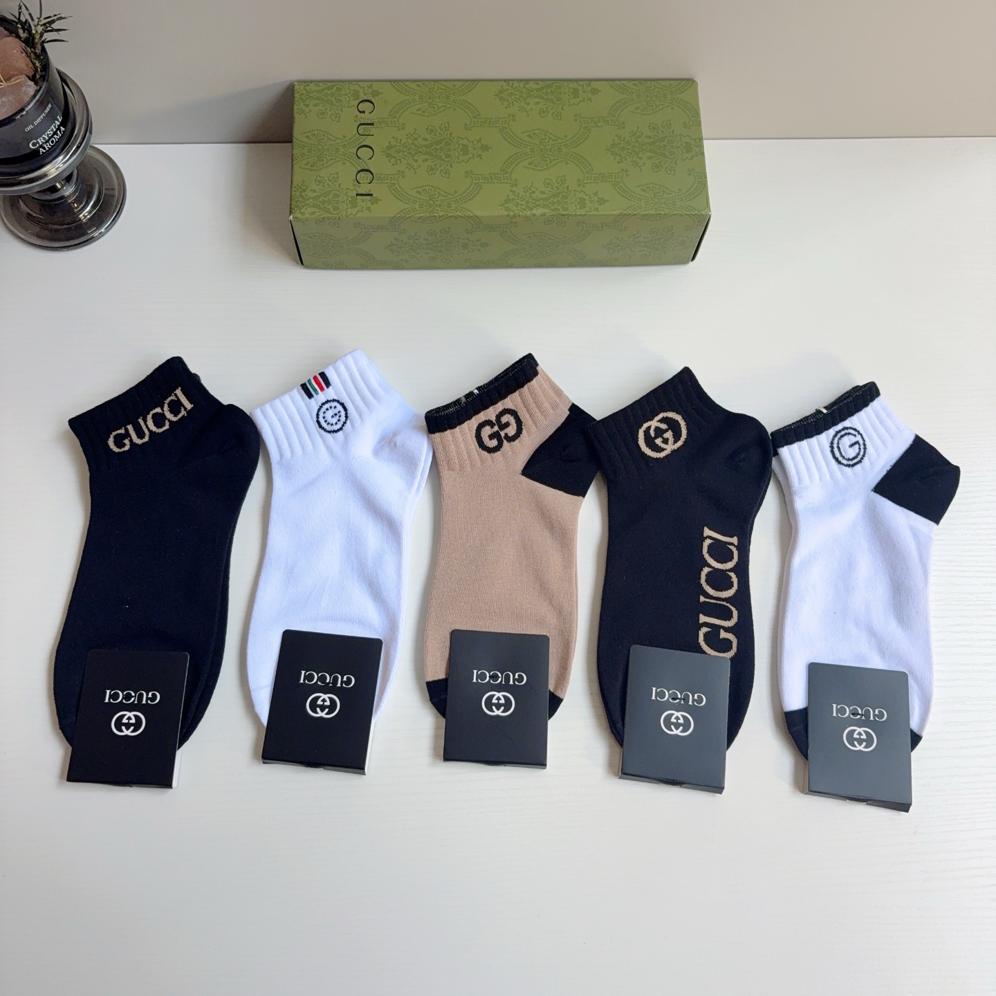 配包装（一盒5双）  Gucci 古奇 新款中筒男女通用袜，纯棉面料，潮人必备 ，爆款经典双G，个性时尚百搭款，你值得拥
