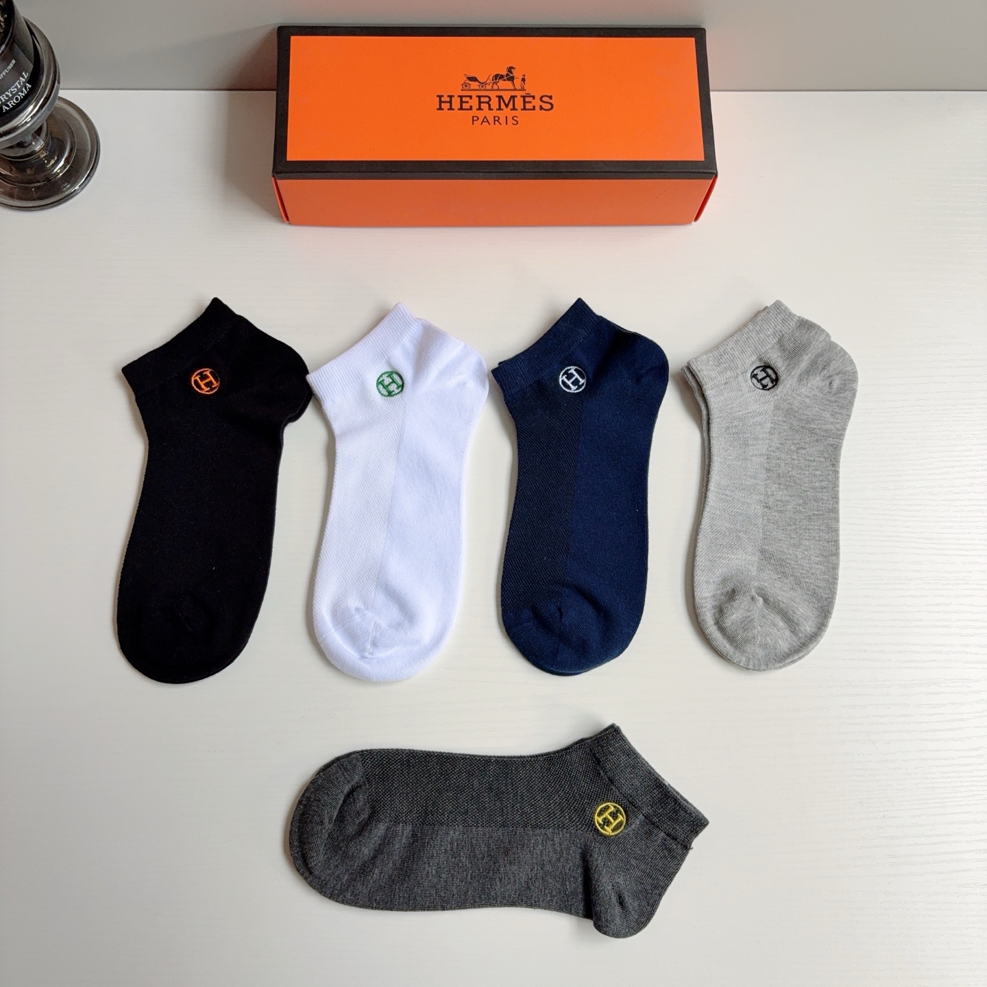 配包装【一盒5双】 HERMES（爱马仕）高版本刺绣短筒袜子。潮人必不可少的时尚专柜代购袜子 ，超级好搭配！