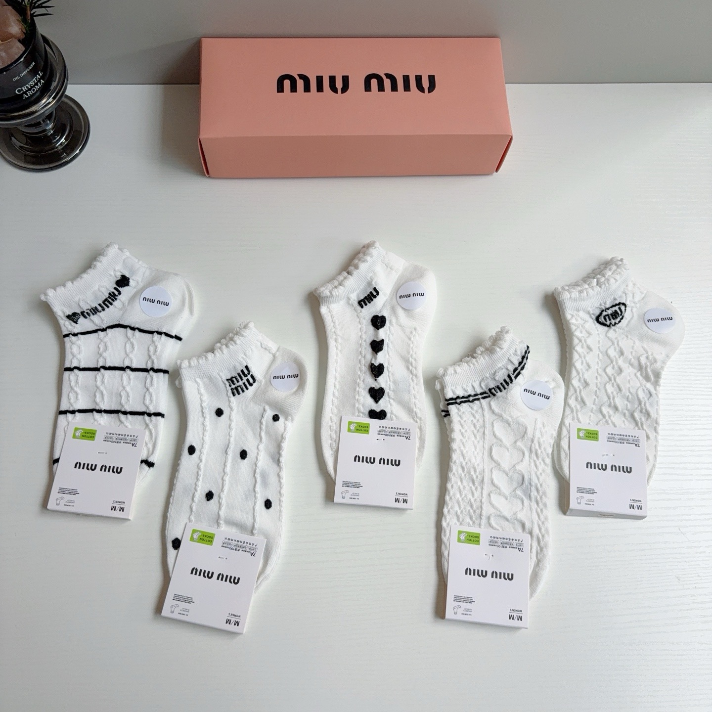 配包装【一盒5双】 miumiu · 缪缪 新款网红短筒袜子❗️ins明星网红推荐❗️竹棉材质,轻薄柔软透气,四季通用, 配包装【一盒5双】 miumiu · 缪缪 新款网红短筒袜子❗️ins明星网红推荐❗️竹棉材质,轻薄柔软透气,四季通用,