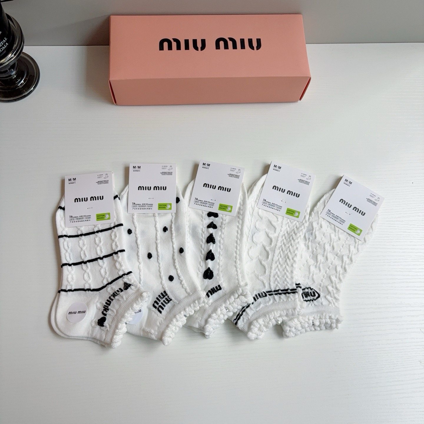 配包装【一盒5双】 miumiu · 缪缪 新款网红短筒袜子❗️ins明星网红推荐❗️竹棉材质,轻薄柔软透气,四季通用, 配包装【一盒5双】 miumiu · 缪缪 新款网红短筒袜子❗️ins明星网红推荐❗️竹棉材质,轻薄柔软透气,四季通用,