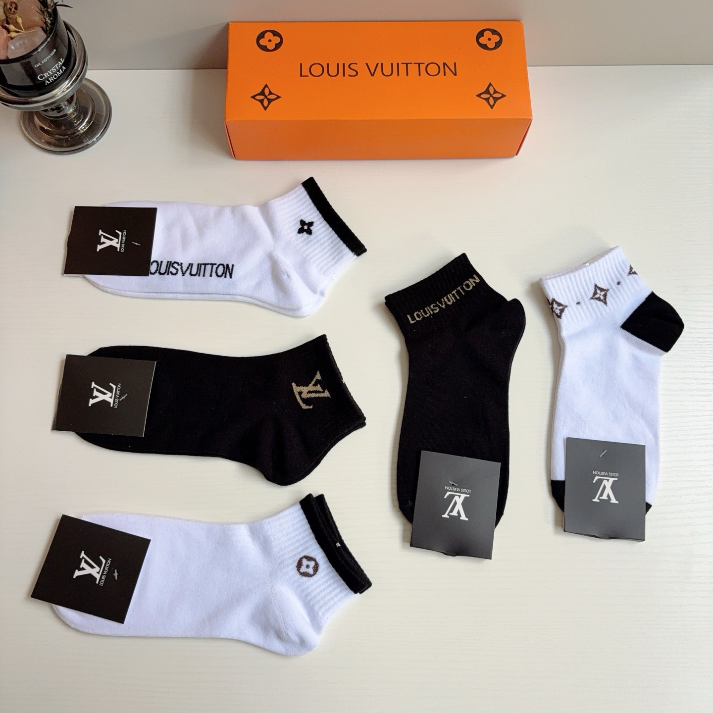 配包装（一盒5双）  🌟 LV 路易威登 超火男款袜子 纯棉面料，经典字母logo船袜，个性时尚百搭款！