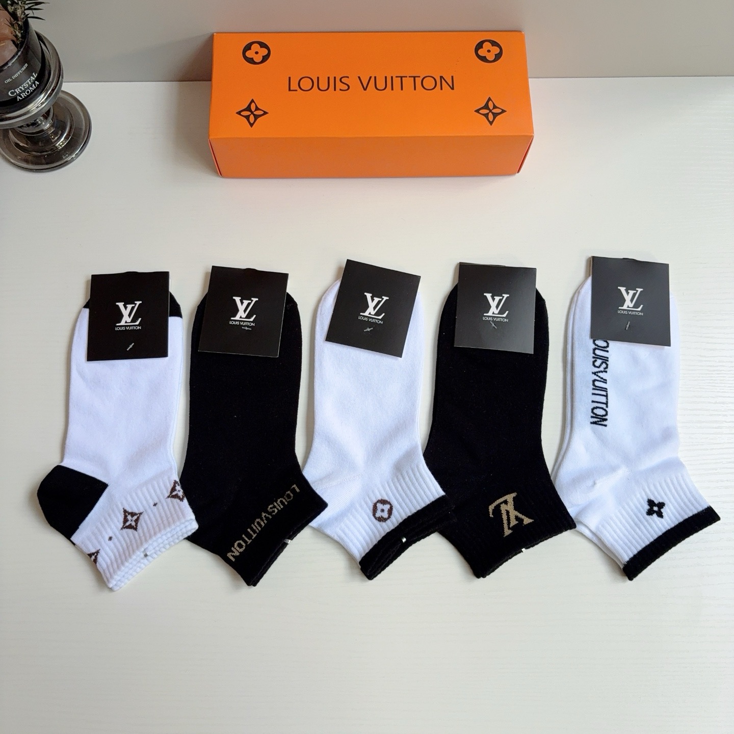 配包装（一盒5双）  🌟 LV 路易威登 超火男款袜子 纯棉面料，经典字母logo船袜，个性时尚百搭款！