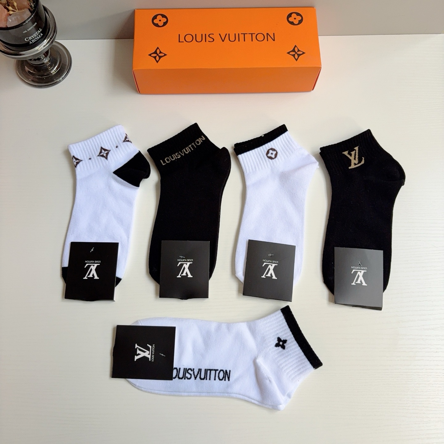 配包装（一盒5双）  🌟 LV 路易威登 超火男款袜子 纯棉面料，经典字母logo船袜，个性时尚百搭款！