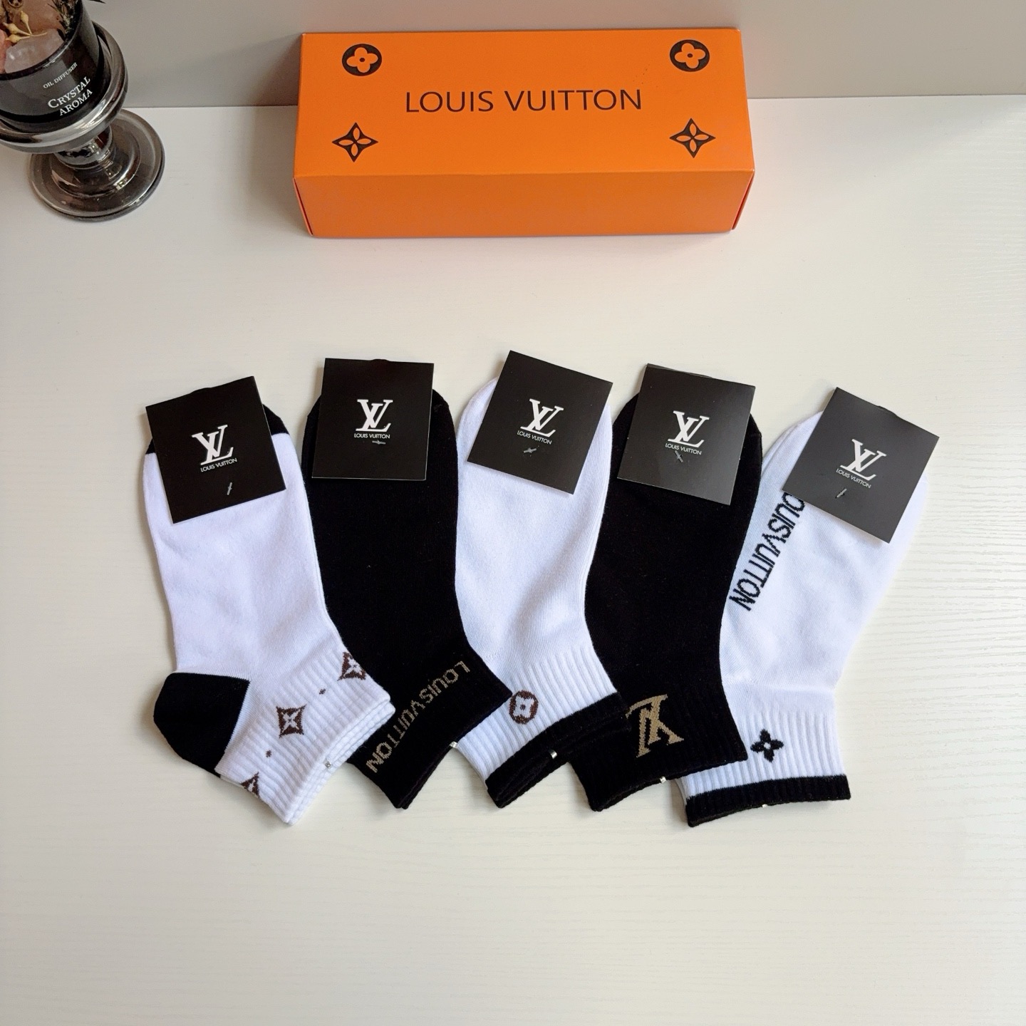 配包装（一盒5双）  🌟 LV 路易威登 超火男款袜子 纯棉面料，经典字母logo船袜，个性时尚百搭款！