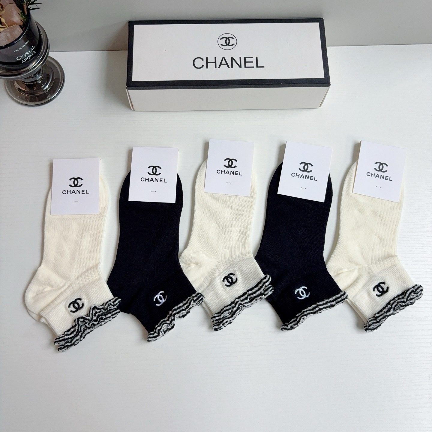 配包装（一盒5双）  CHANEL 香奈儿 新款刺绣纯棉袜子 经典字母logo船袜，个性时尚百搭款，超柔软材质！