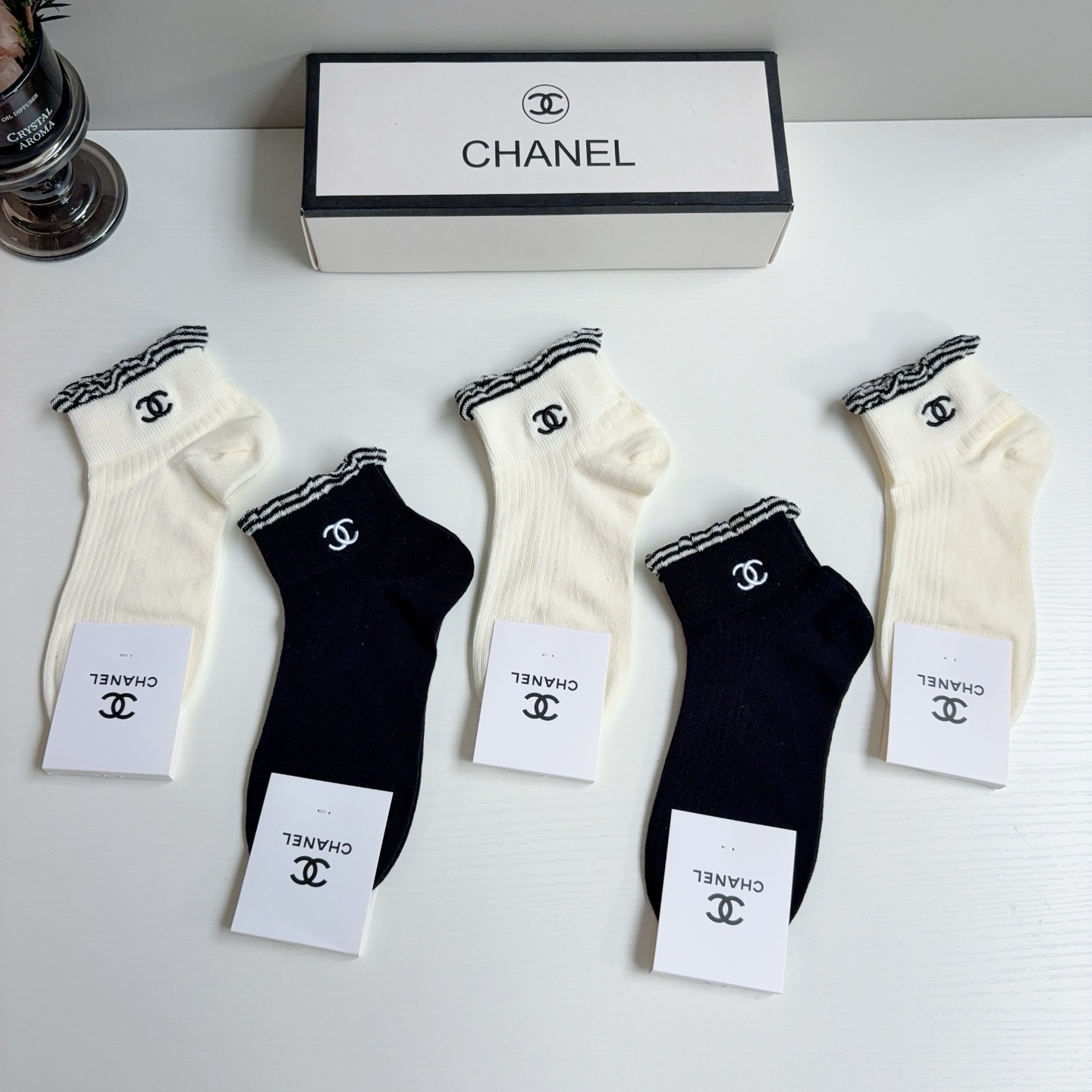 配包装（一盒5双）  CHANEL 香奈儿 新款刺绣纯棉袜子 经典字母logo船袜，个性时尚百搭款，超柔软材质！