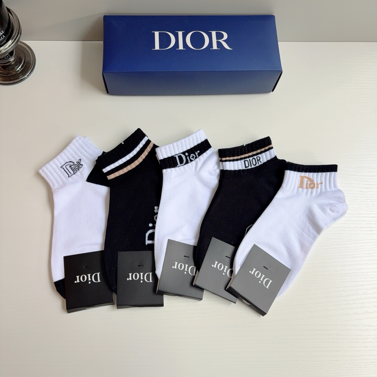 配包装（一盒5双） Dior 迪奥 新款字母罗口男款短筒袜子！经典字母专柜同步袜子，💛大牌出街，潮人必备🔥超好搭