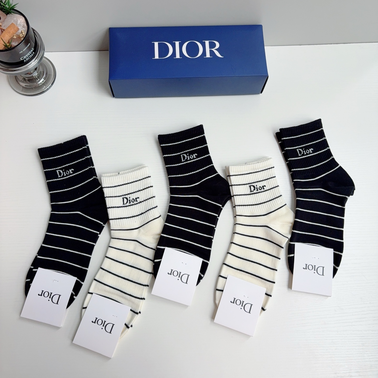 配包装（一盒5双）  Dior 迪奥 新款中筒袜子！纯棉面料，火爆Ｄ图案，专柜同步袜 💛大牌出街，潮人必备🔥超好搭