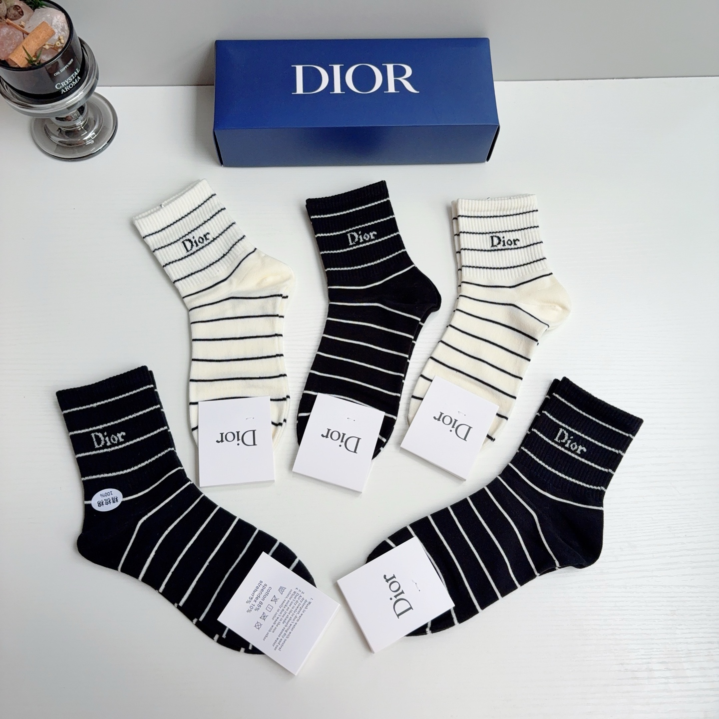 配包装（一盒5双）  Dior 迪奥 新款中筒袜子！纯棉面料，火爆Ｄ图案，专柜同步袜 💛大牌出街，潮人必备🔥超好搭