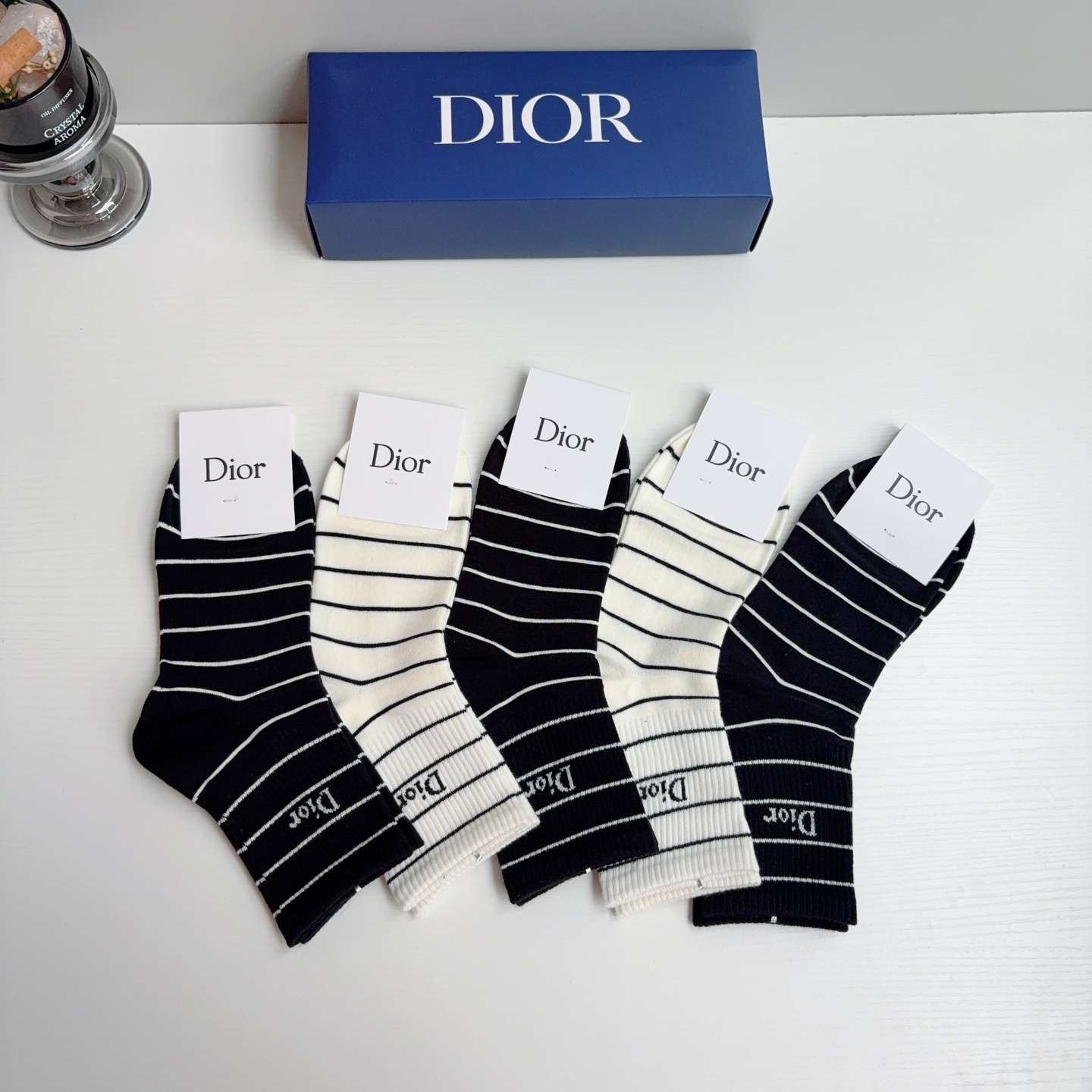 配包装（一盒5双）  Dior 迪奥 新款中筒袜子！纯棉面料，火爆Ｄ图案，专柜同步袜 💛大牌出街，潮人必备🔥超好搭