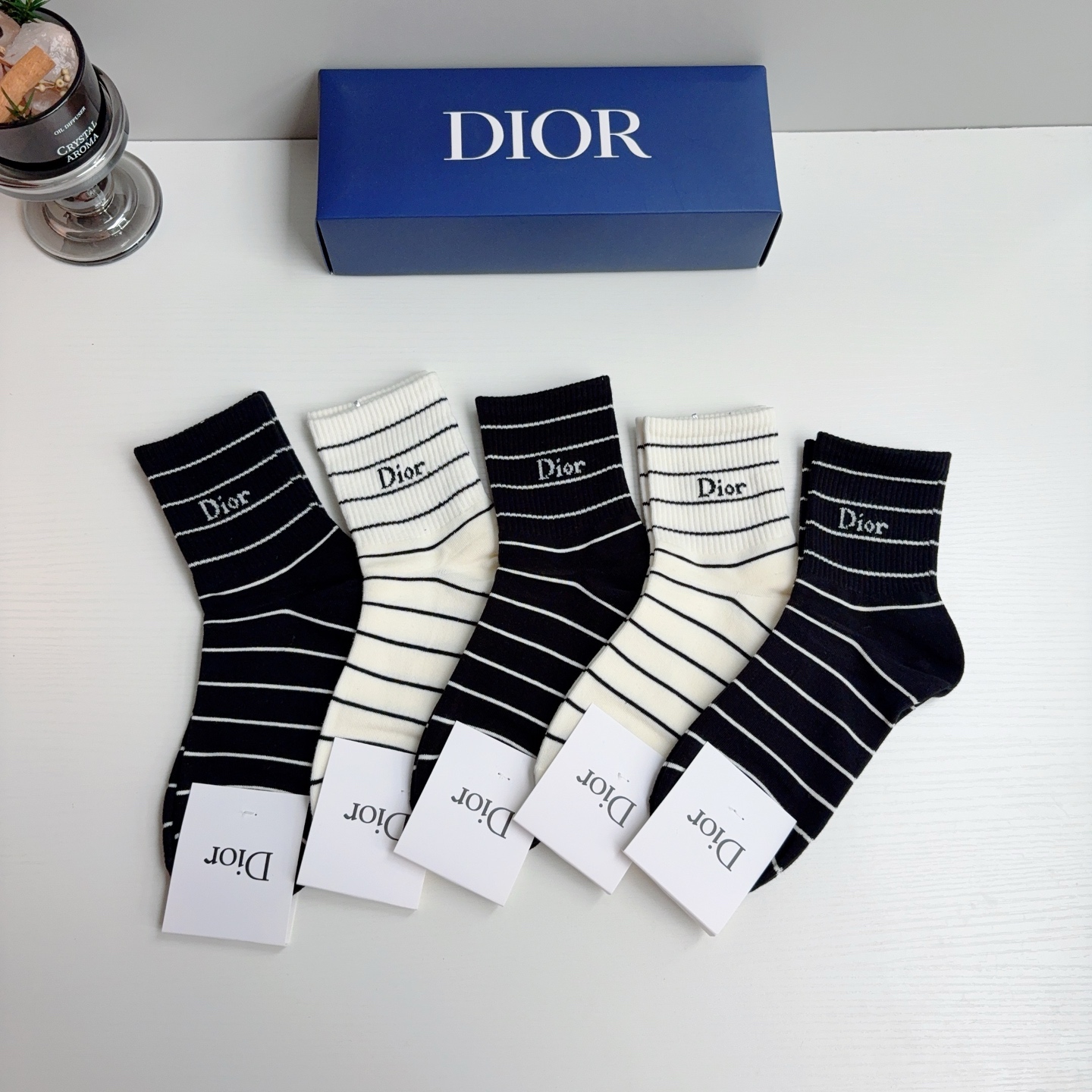 配包装（一盒5双）  Dior 迪奥 新款中筒袜子！纯棉面料，火爆Ｄ图案，专柜同步袜 💛大牌出街，潮人必备🔥超好搭