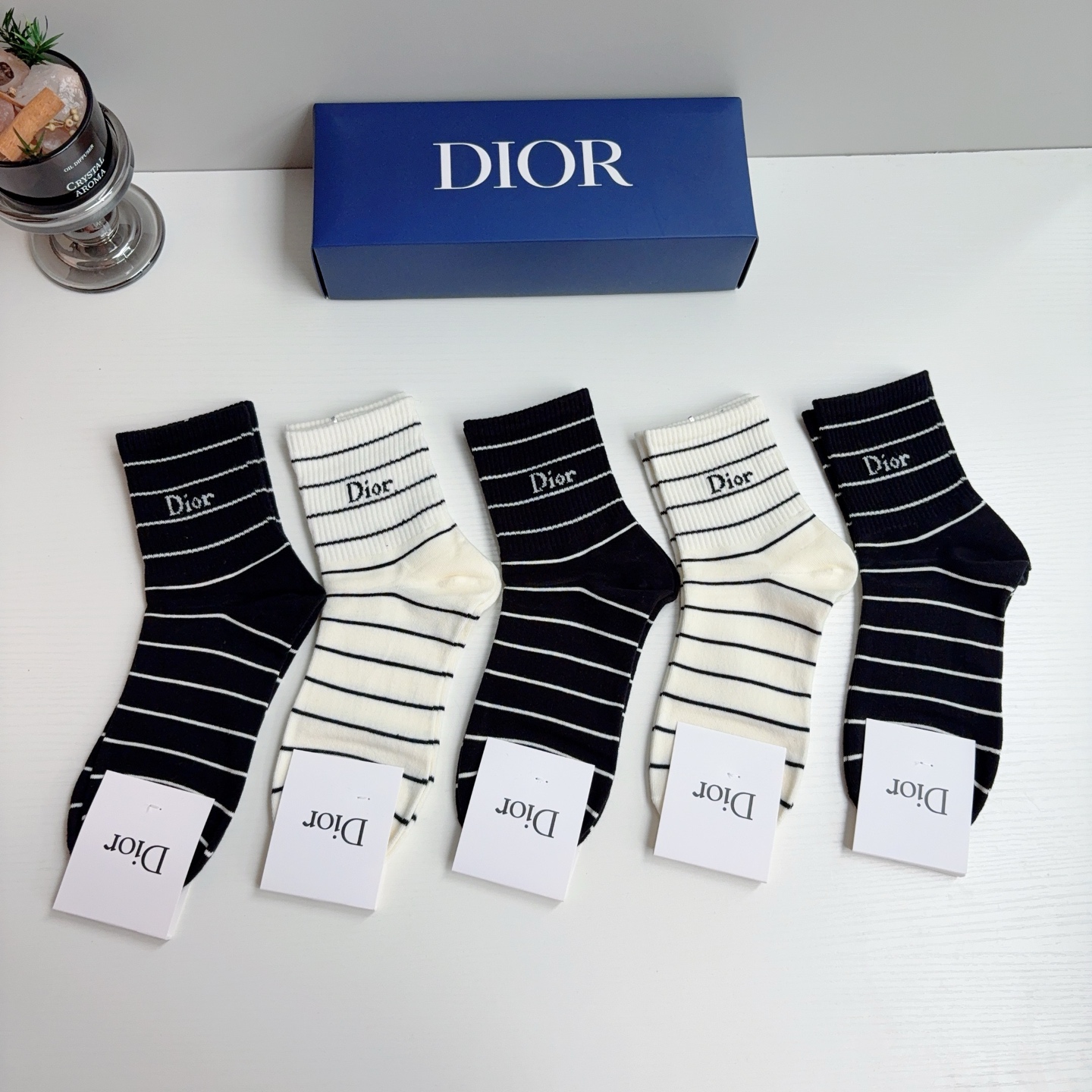 配包装（一盒5双）  Dior 迪奥 新款中筒袜子！纯棉面料，火爆Ｄ图案，专柜同步袜 💛大牌出街，潮人必备🔥超好搭