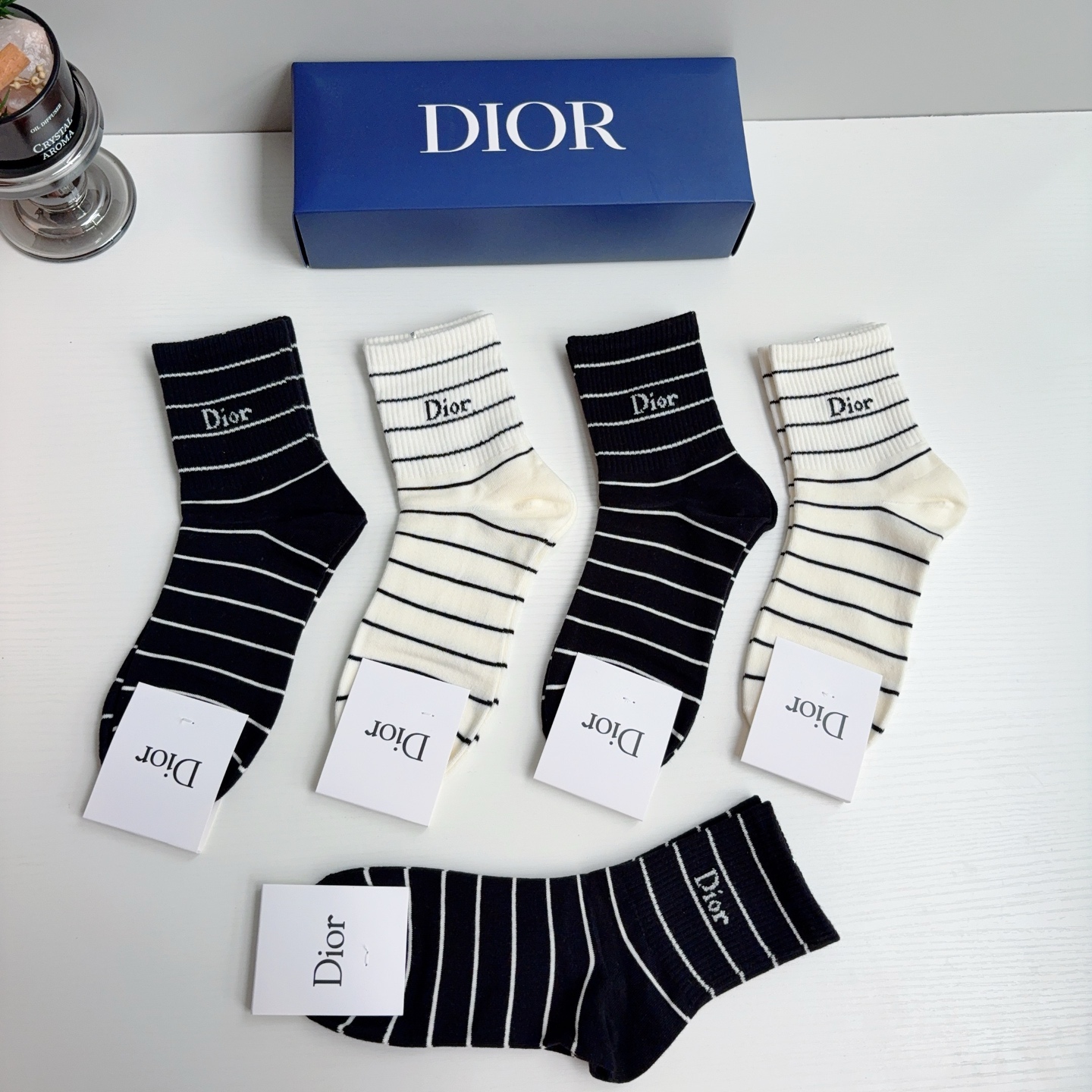 配包装（一盒5双）  Dior 迪奥 新款中筒袜子！纯棉面料，火爆Ｄ图案，专柜同步袜 💛大牌出街，潮人必备🔥超好搭