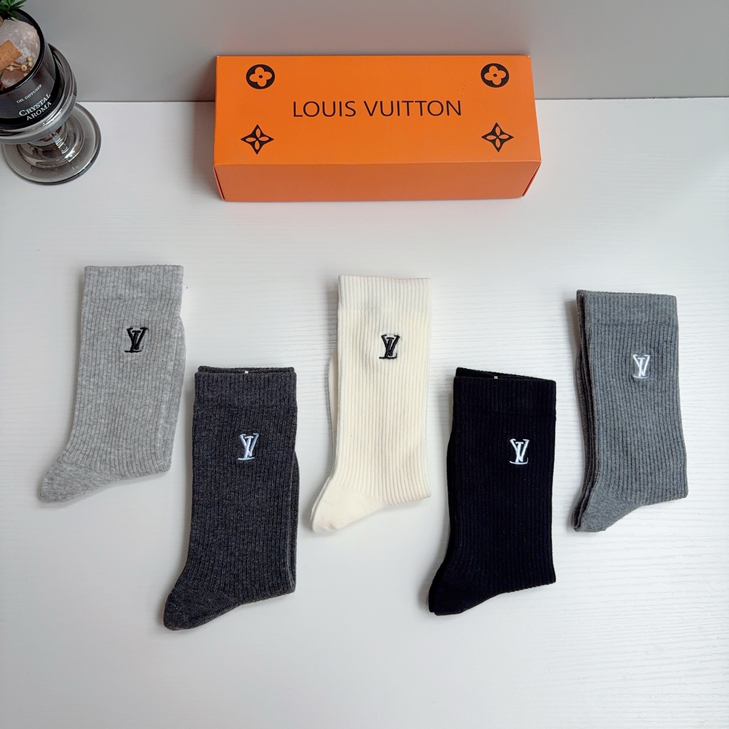 配包装【一盒五双】 LV 路易威登 新款大牌刺绣长筒袜🔥🌟潮人必不能少的专柜代购品质长筒袜子 ，超级百搭款