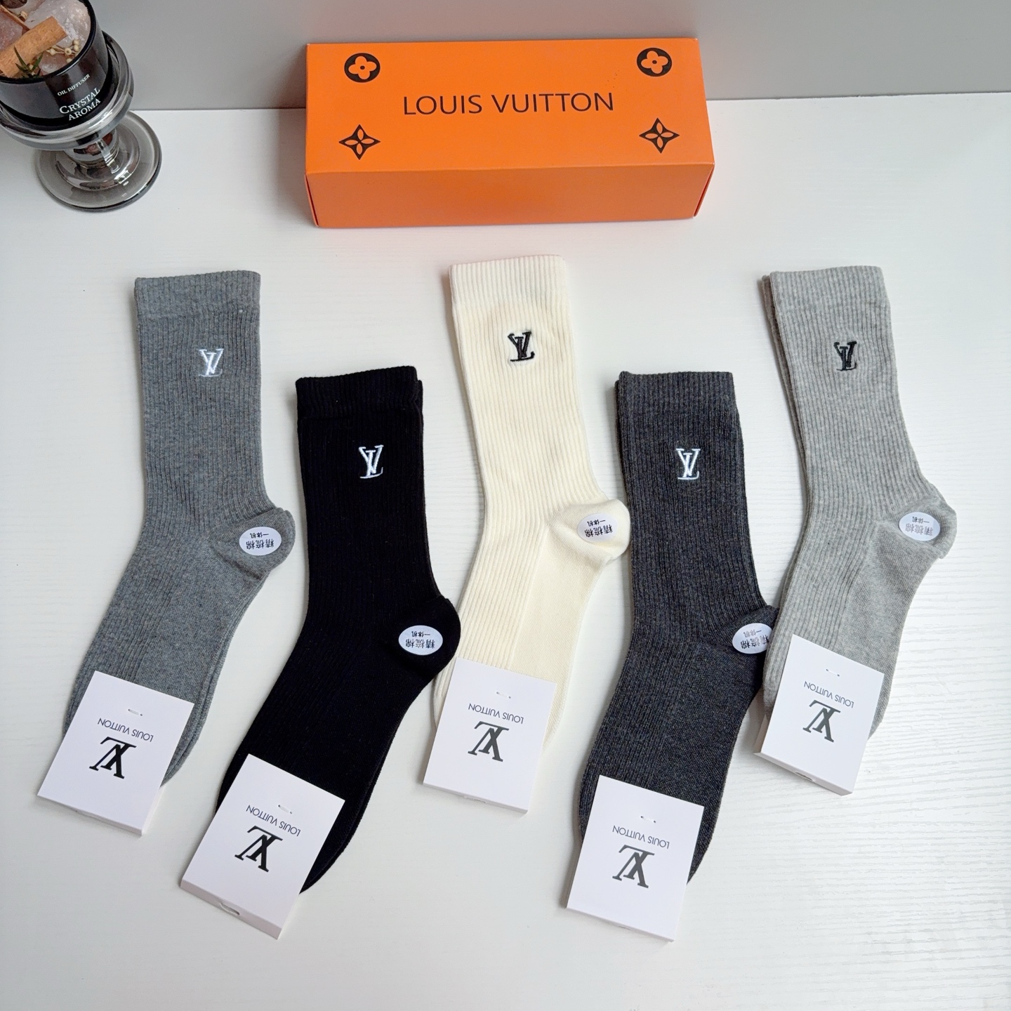 配包装【一盒五双】 LV 路易威登 新款大牌刺绣长筒袜🔥🌟潮人必不能少的专柜代购品质长筒袜子 ，超级百搭款