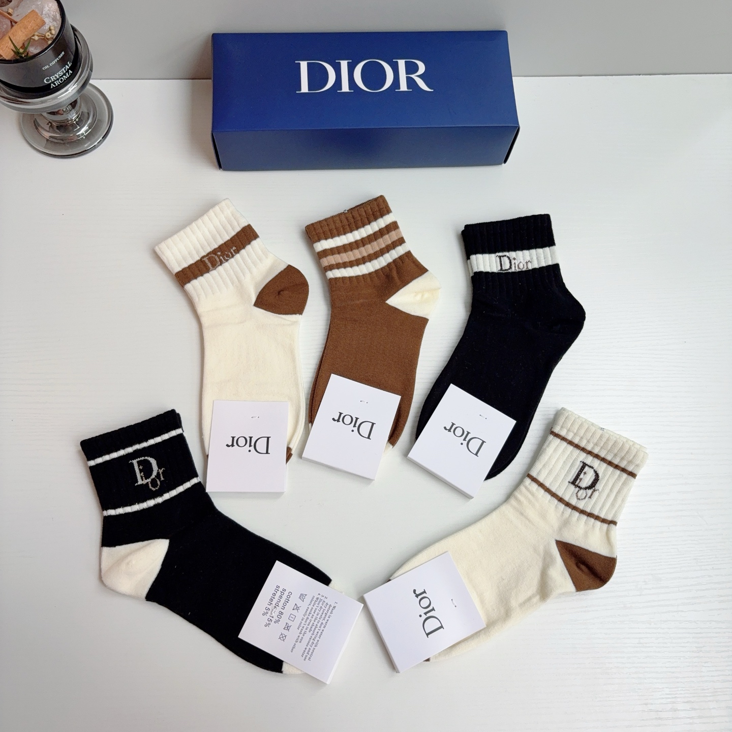 配包装（一盒5双） Dior 迪奥 新款字母中筒袜子！爆款字母专柜同步中筒袜，💛大牌出街，潮人必备🔥超好搭